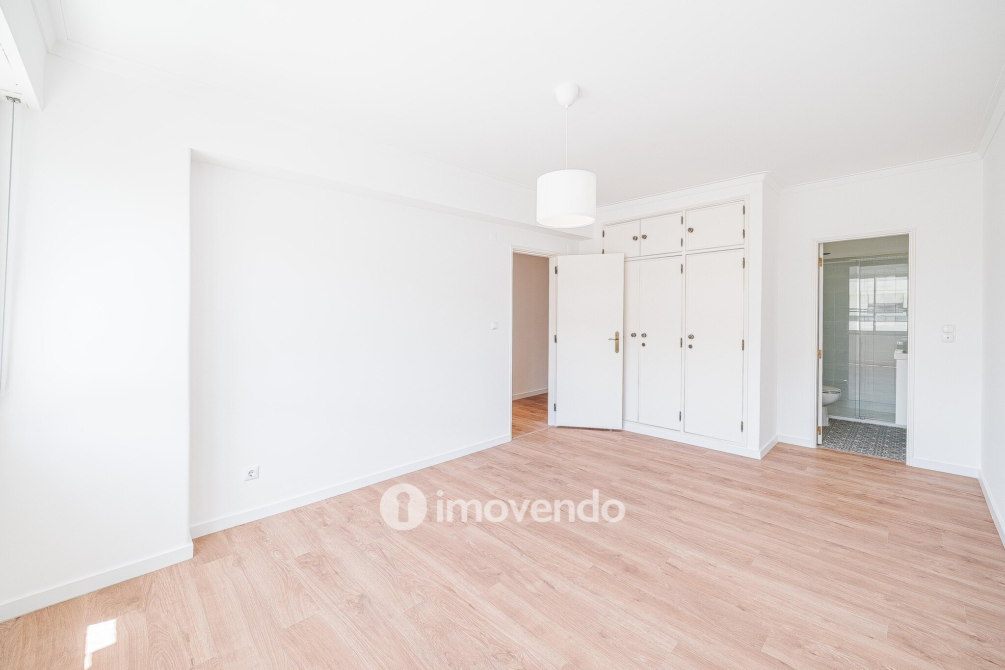 Apartamento T3 com estacionamento, na Quinta do Marquês, em Oeiras