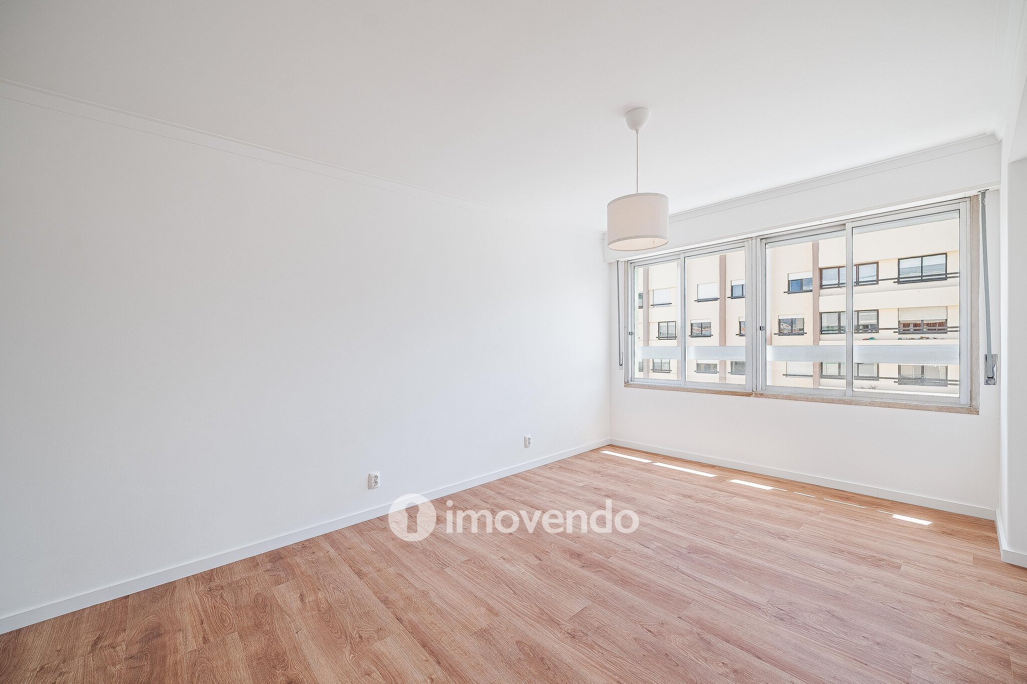 Apartamento T3 com estacionamento, na Quinta do Marquês, em Oeiras