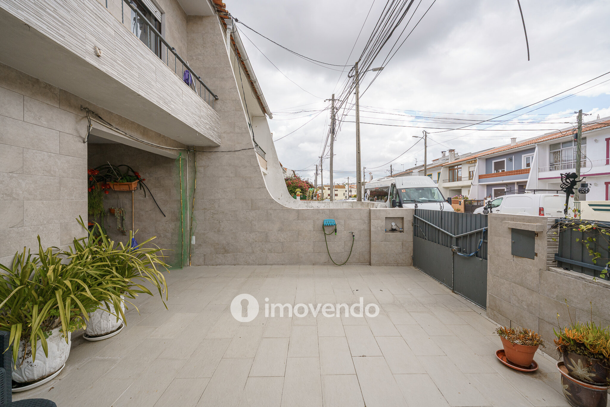 Moradia em banda T4, com logradouro e estacionamento, em Palmela