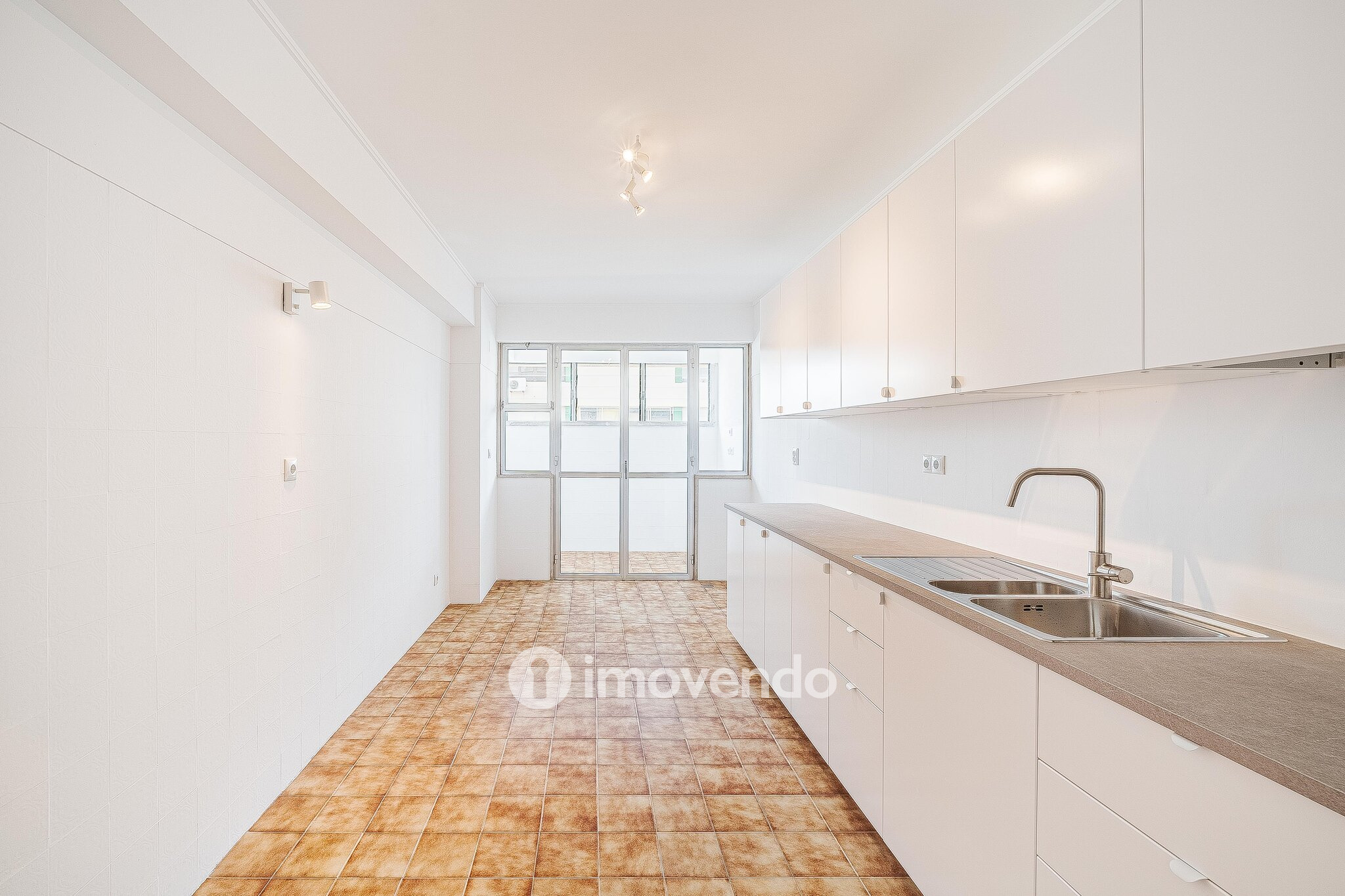 Apartamento T3 com estacionamento, na Quinta do Marquês, em Oeiras