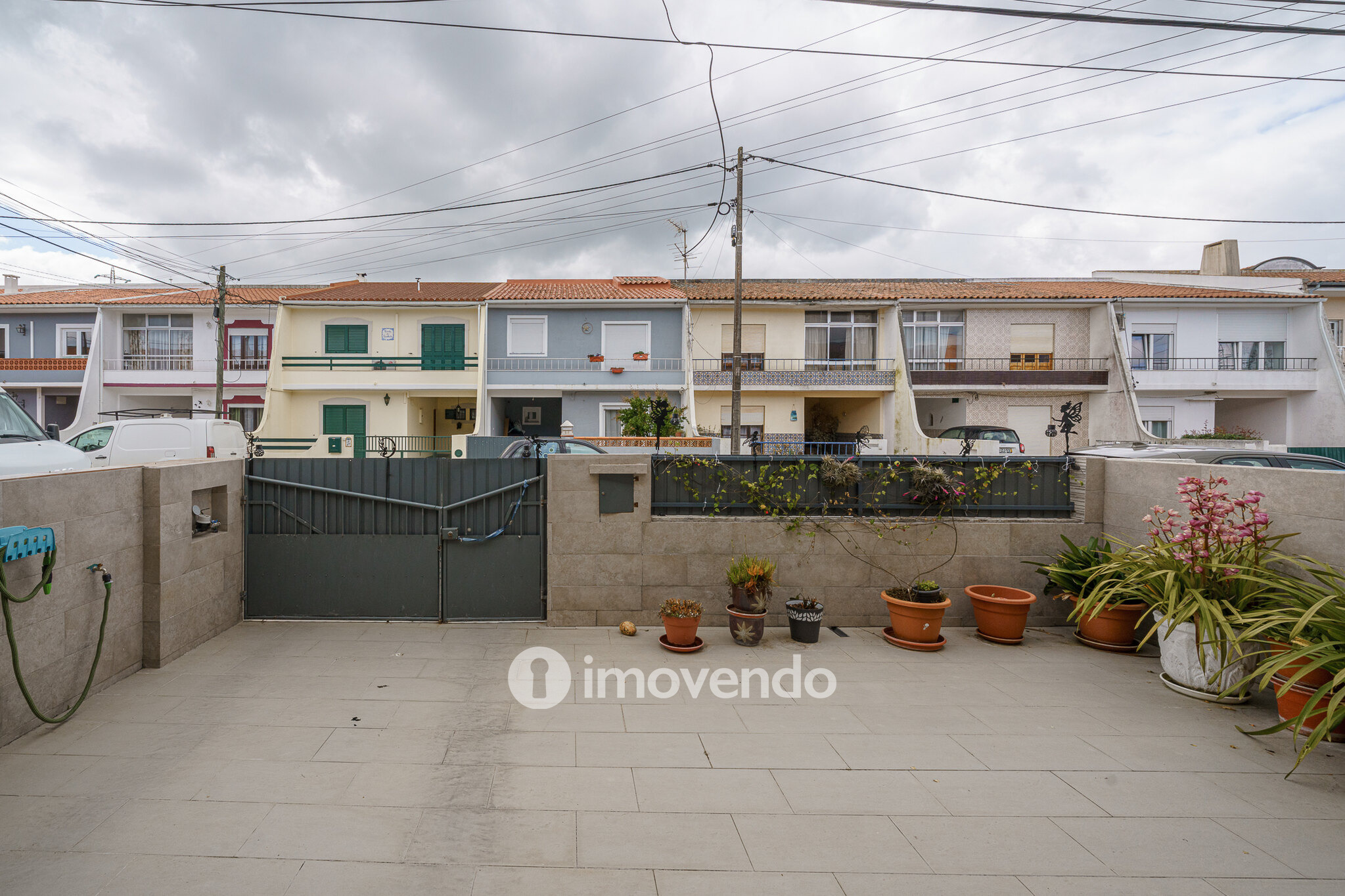 Moradia em banda T4, com logradouro e estacionamento, em Palmela
