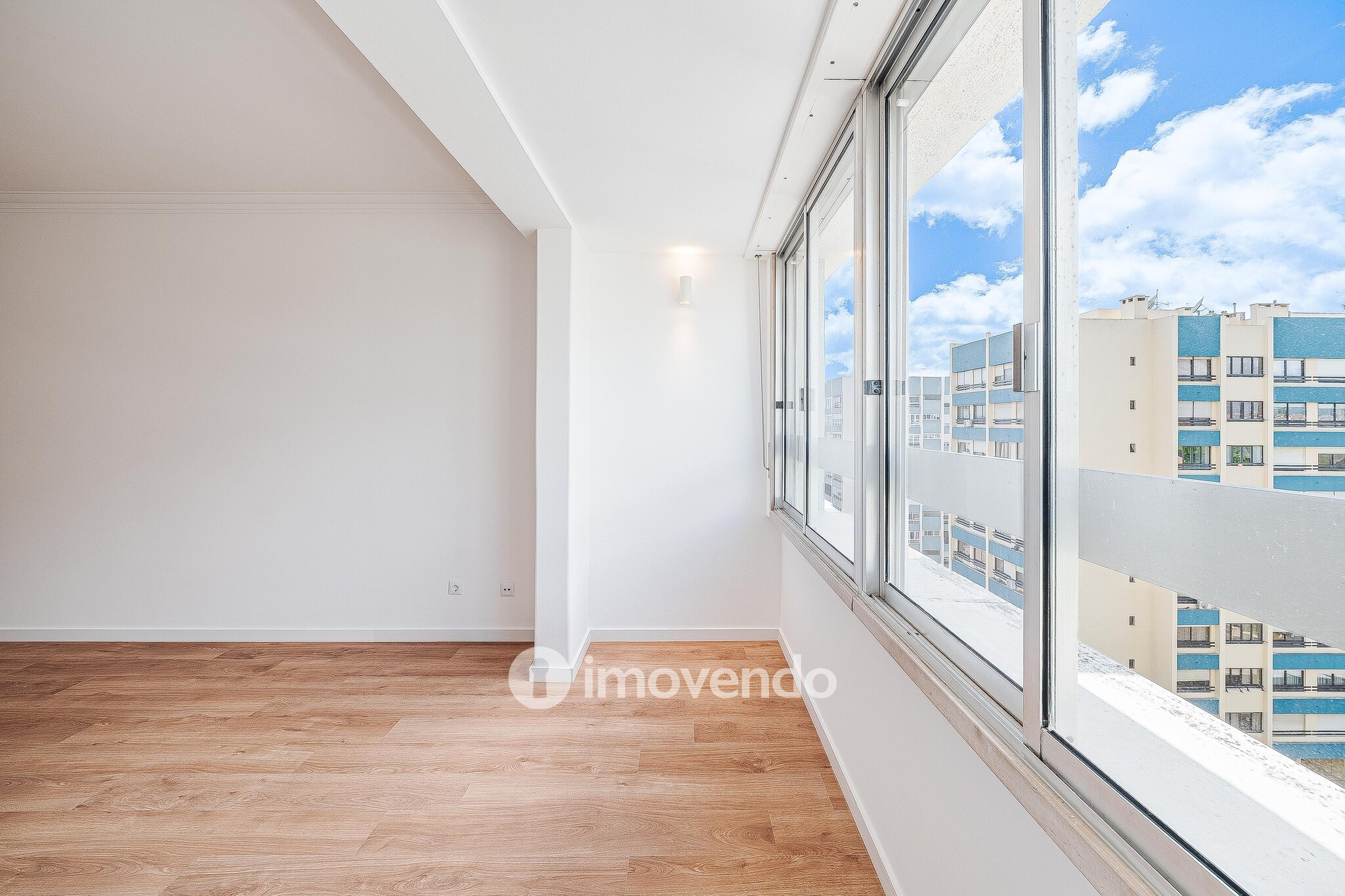Apartamento T3 com estacionamento, na Quinta do Marquês, em Oeiras