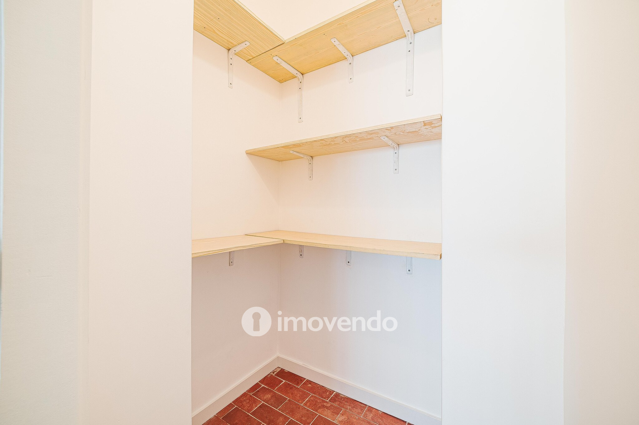 Apartamento T3 com estacionamento, na Quinta do Marquês, em Oeiras