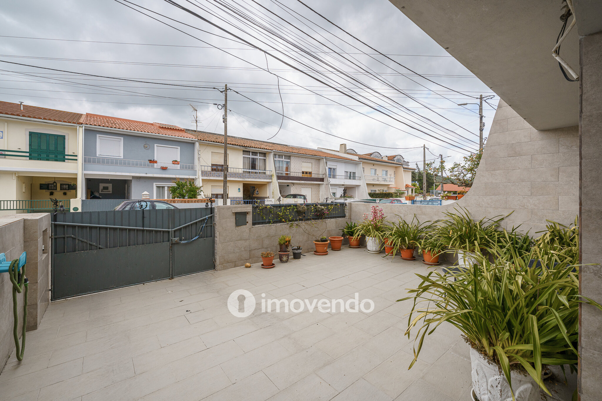 Moradia em banda T4, com logradouro e estacionamento, em Palmela
