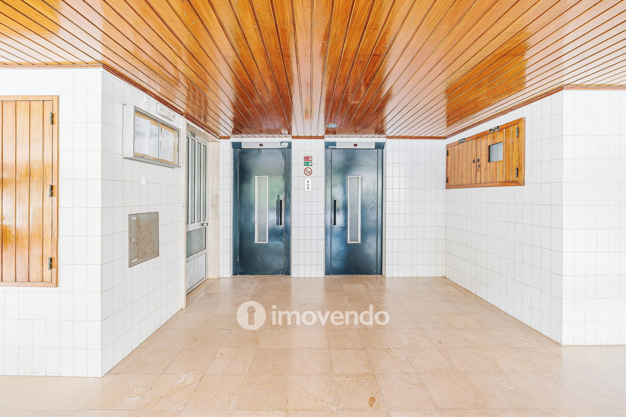 Apartamento T3 com estacionamento, na Quinta do Marquês, em Oeiras