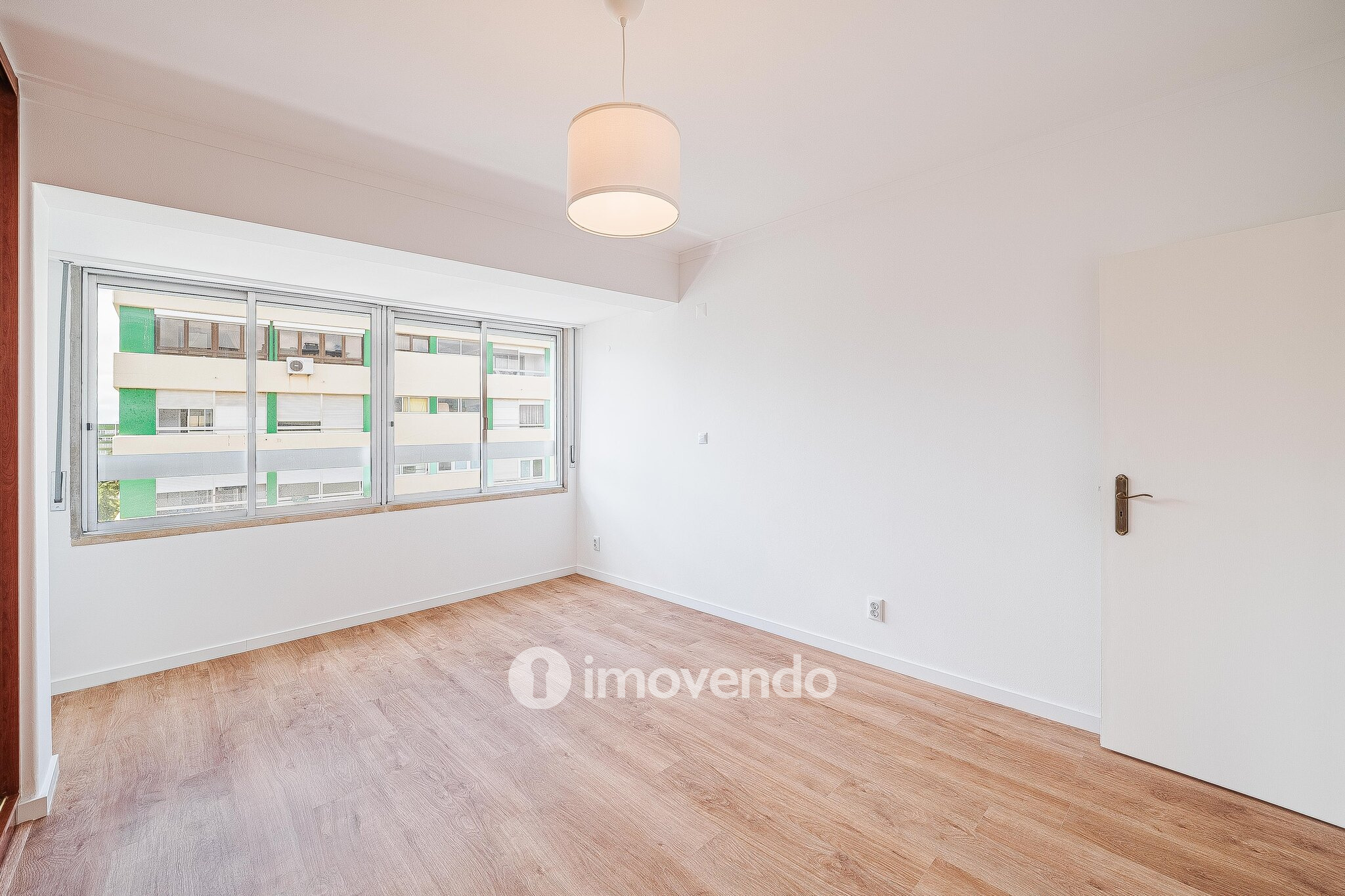 Apartamento T3 com estacionamento, na Quinta do Marquês, em Oeiras