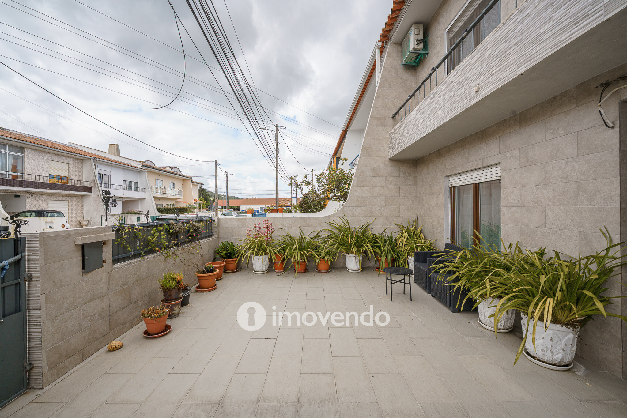 Moradia em banda T4, com logradouro e estacionamento, em Palmela