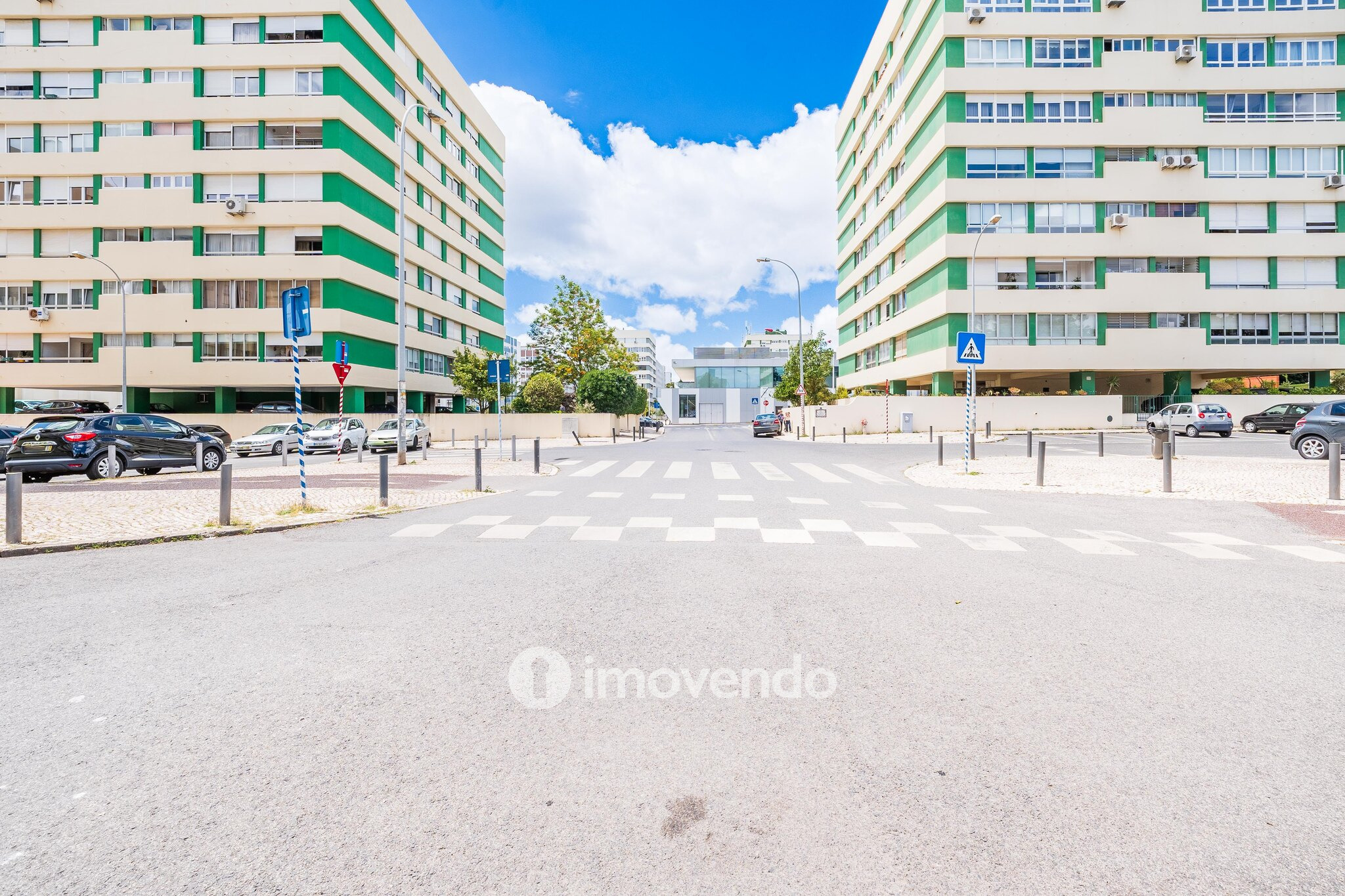Apartamento T3 com estacionamento, na Quinta do Marquês, em Oeiras