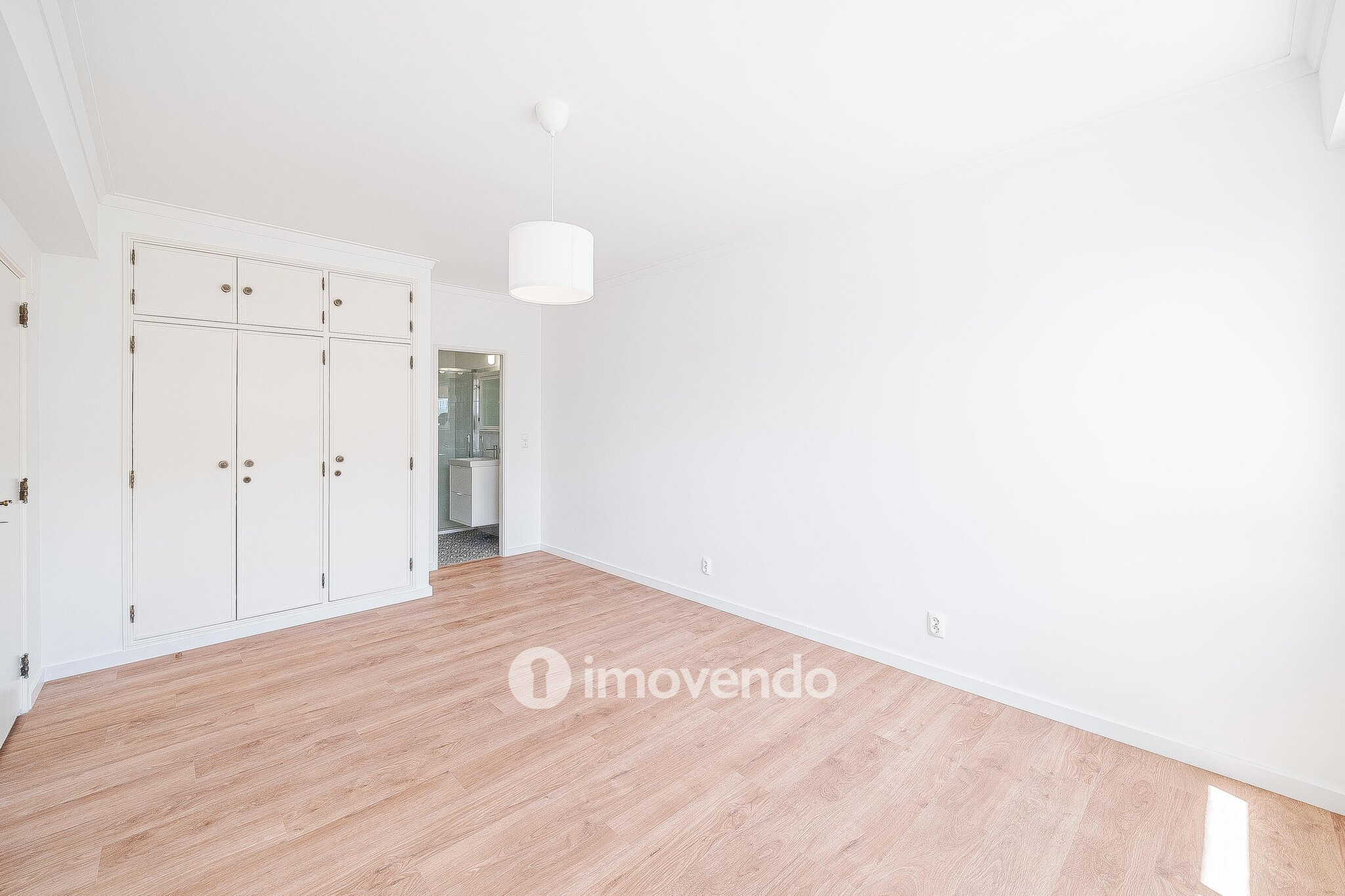 Apartamento T3 com estacionamento, na Quinta do Marquês, em Oeiras