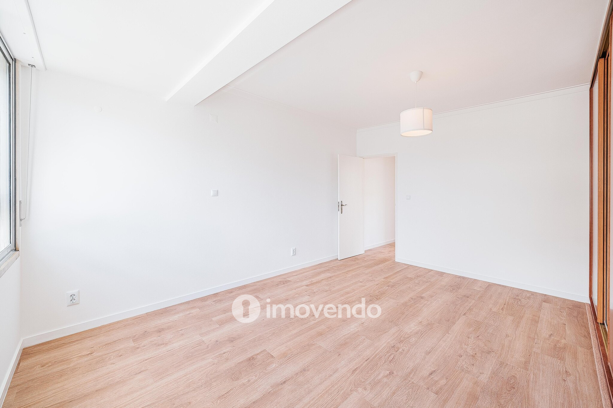 Apartamento T3 com estacionamento, na Quinta do Marquês, em Oeiras