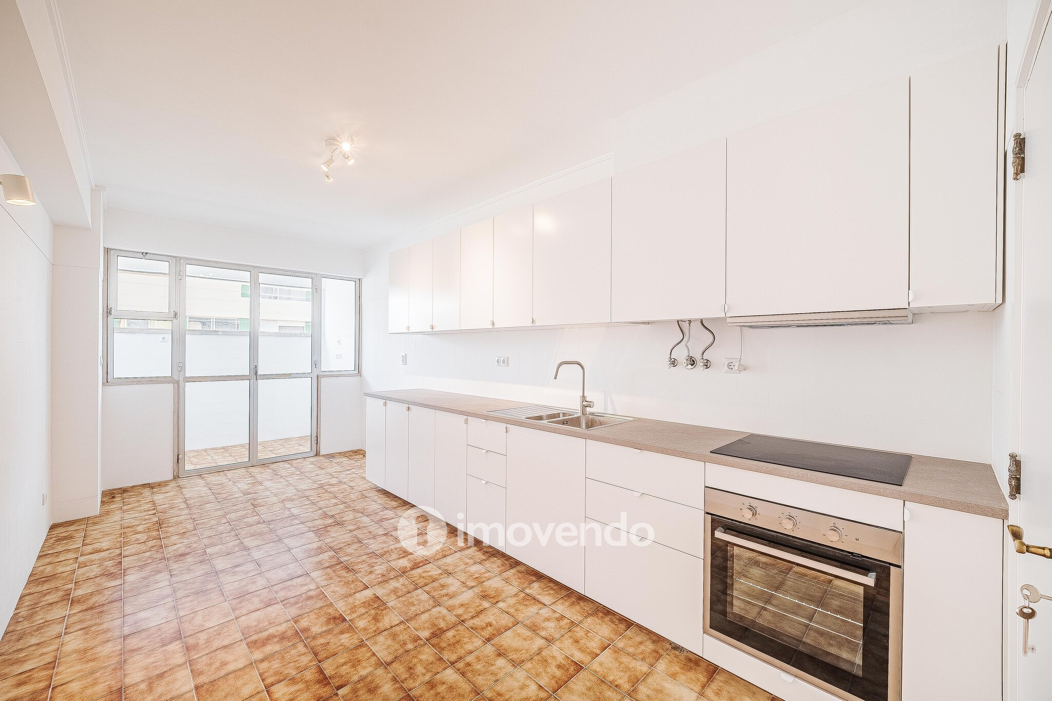 Apartamento T3 com estacionamento, na Quinta do Marquês, em Oeiras