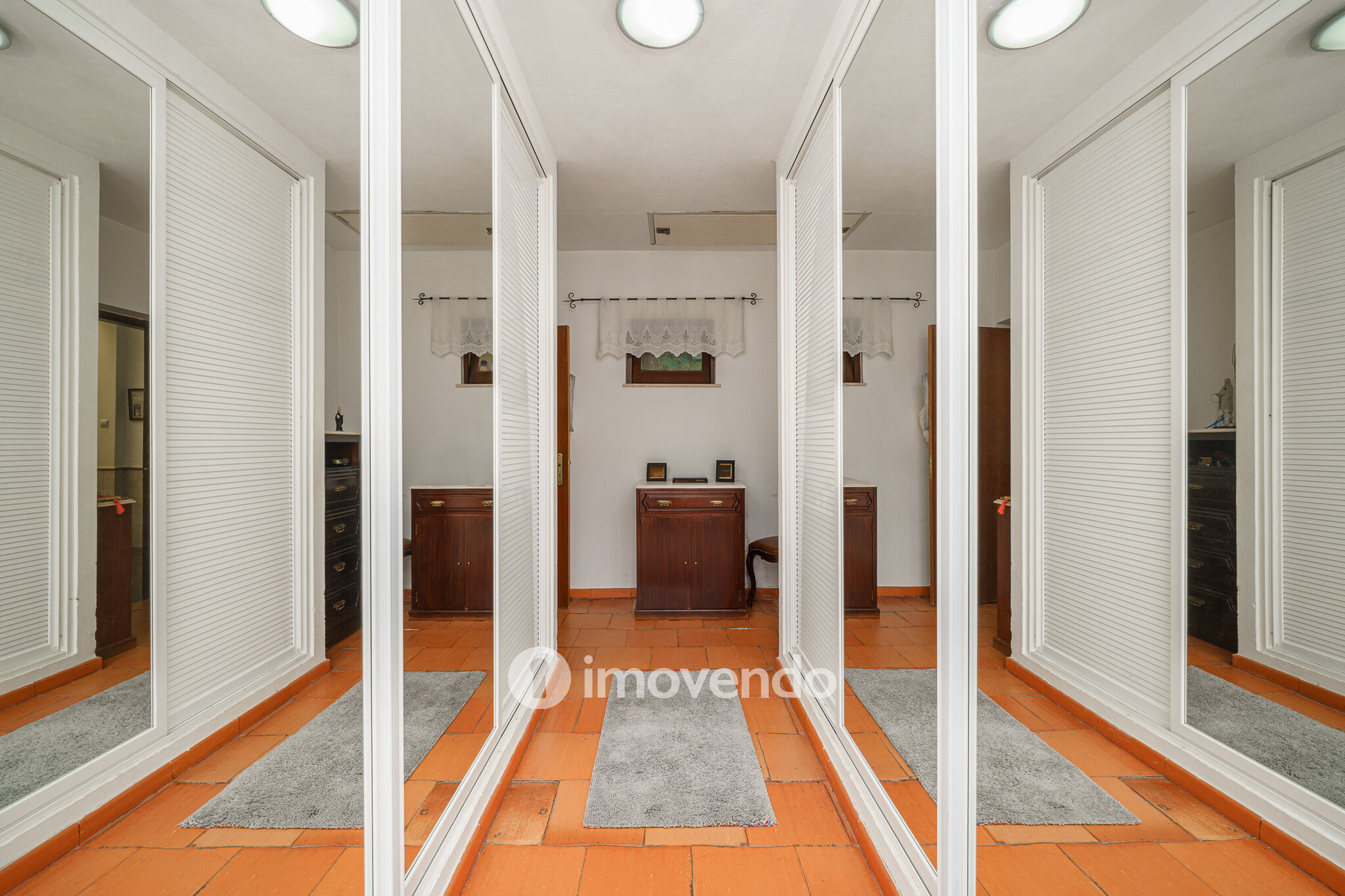 Moradia em banda T4, com logradouro e estacionamento, em Palmela