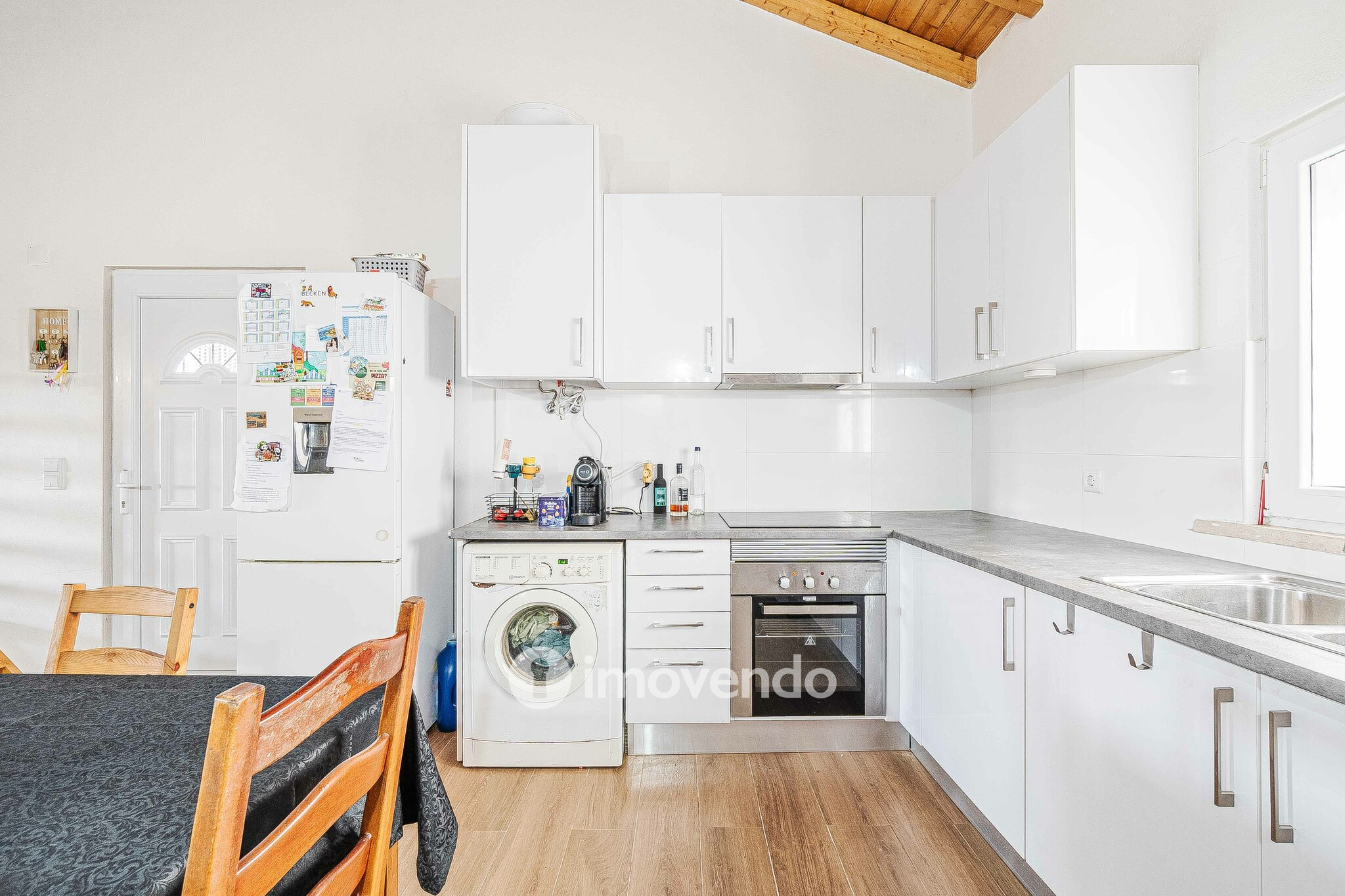 Moradia T2 remodelada, com terreno e rodeada de natureza, no Peral