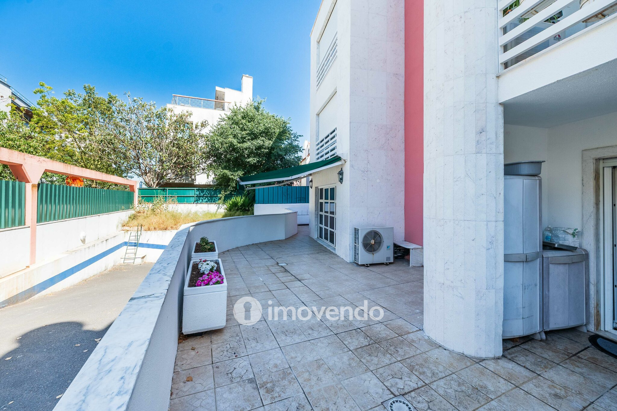 Apartamento T4 exclusivo, com estacionamento e terraço, em Belém