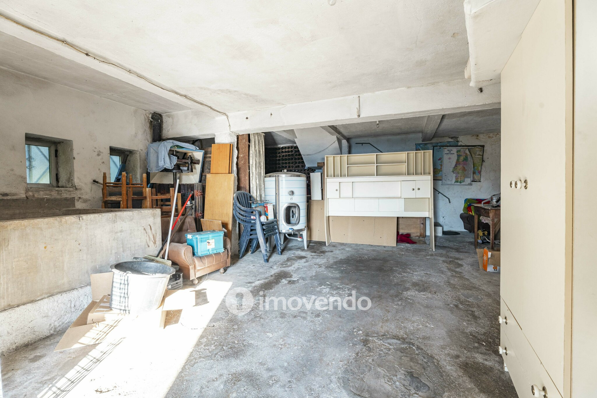 Moradia T4 para renovação, com terreno de 8000m², em Felgueiras