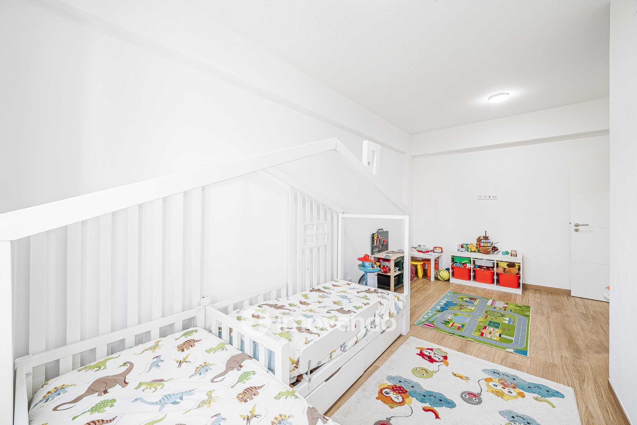 Apartamento T2 remodelado, com cozinha equipada, em Benfica