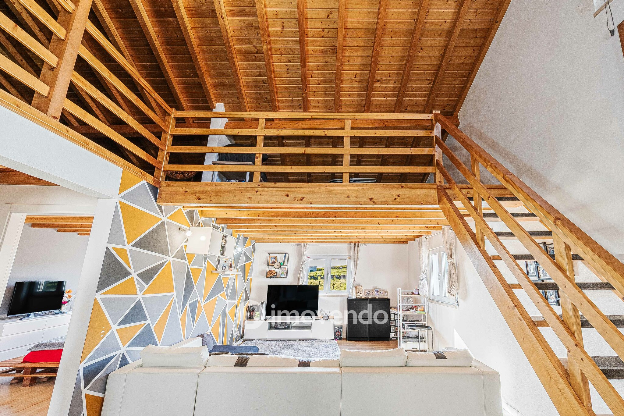 Moradia T2 remodelada, com terreno e rodeada de natureza, no Peral