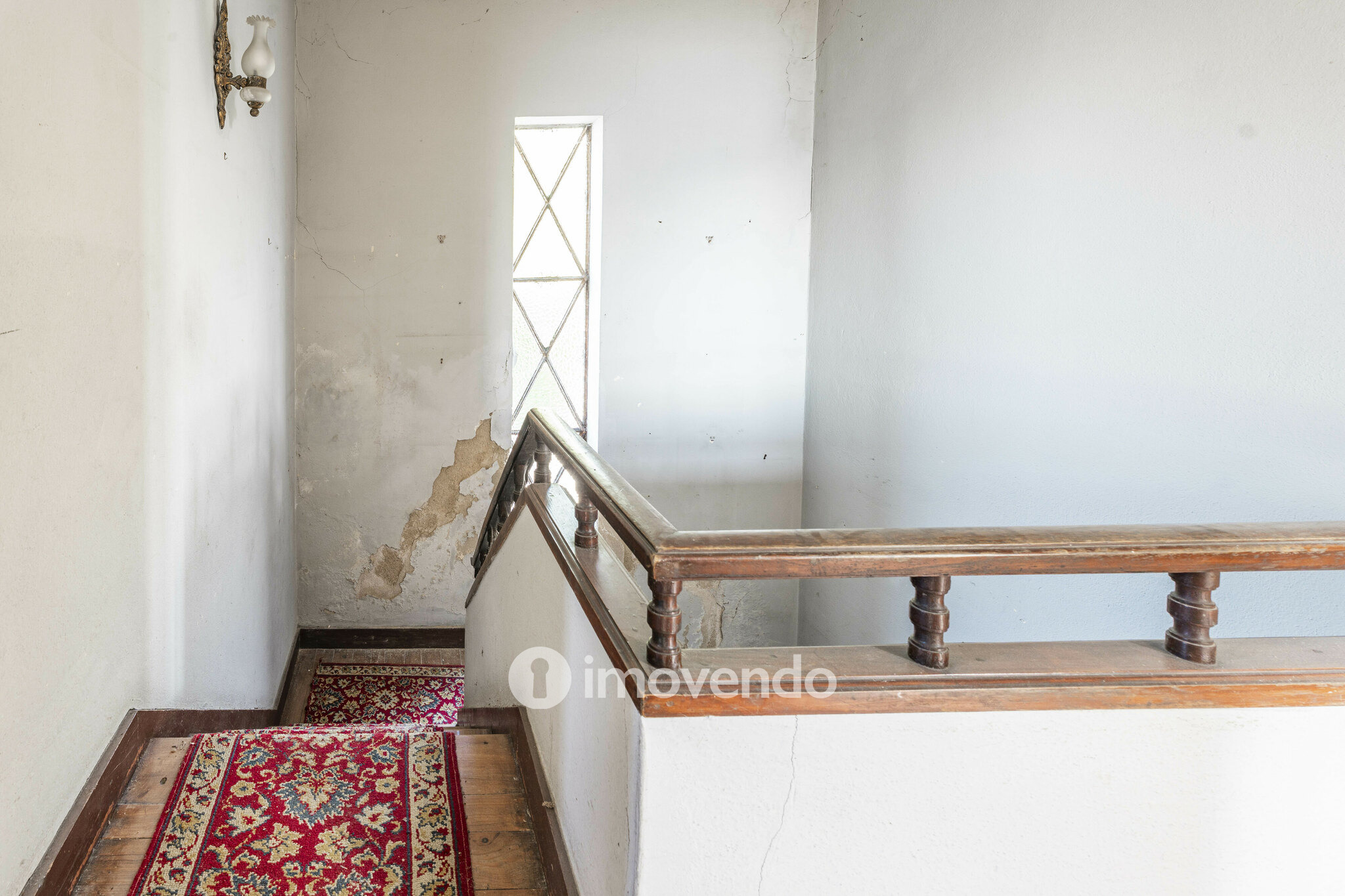 Moradia T4 para renovação, com terreno de 8000m², em Felgueiras