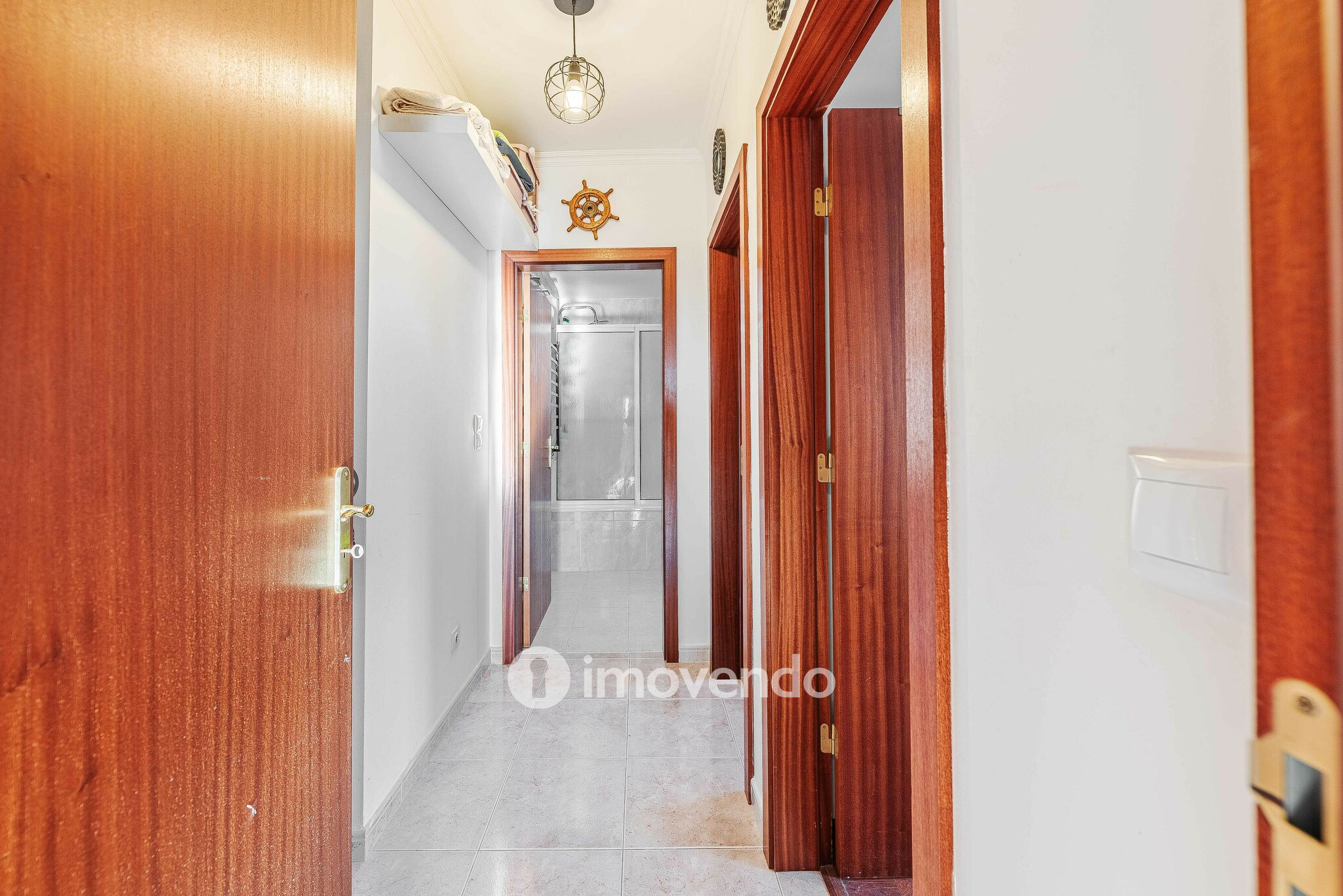 Apartamento T2, com luz natural e arrecadação, em Vialonga