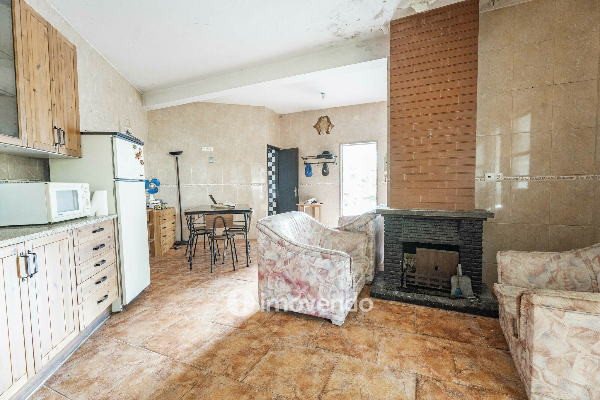 Moradia T4 para renovação, com terreno de 8000m², em Felgueiras