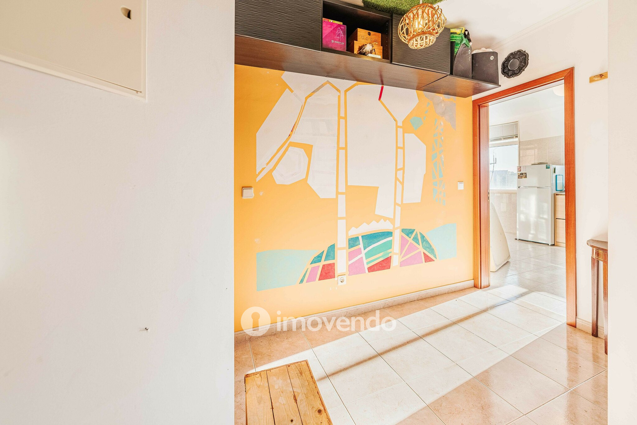 Apartamento T2, com luz natural e arrecadação, em Vialonga