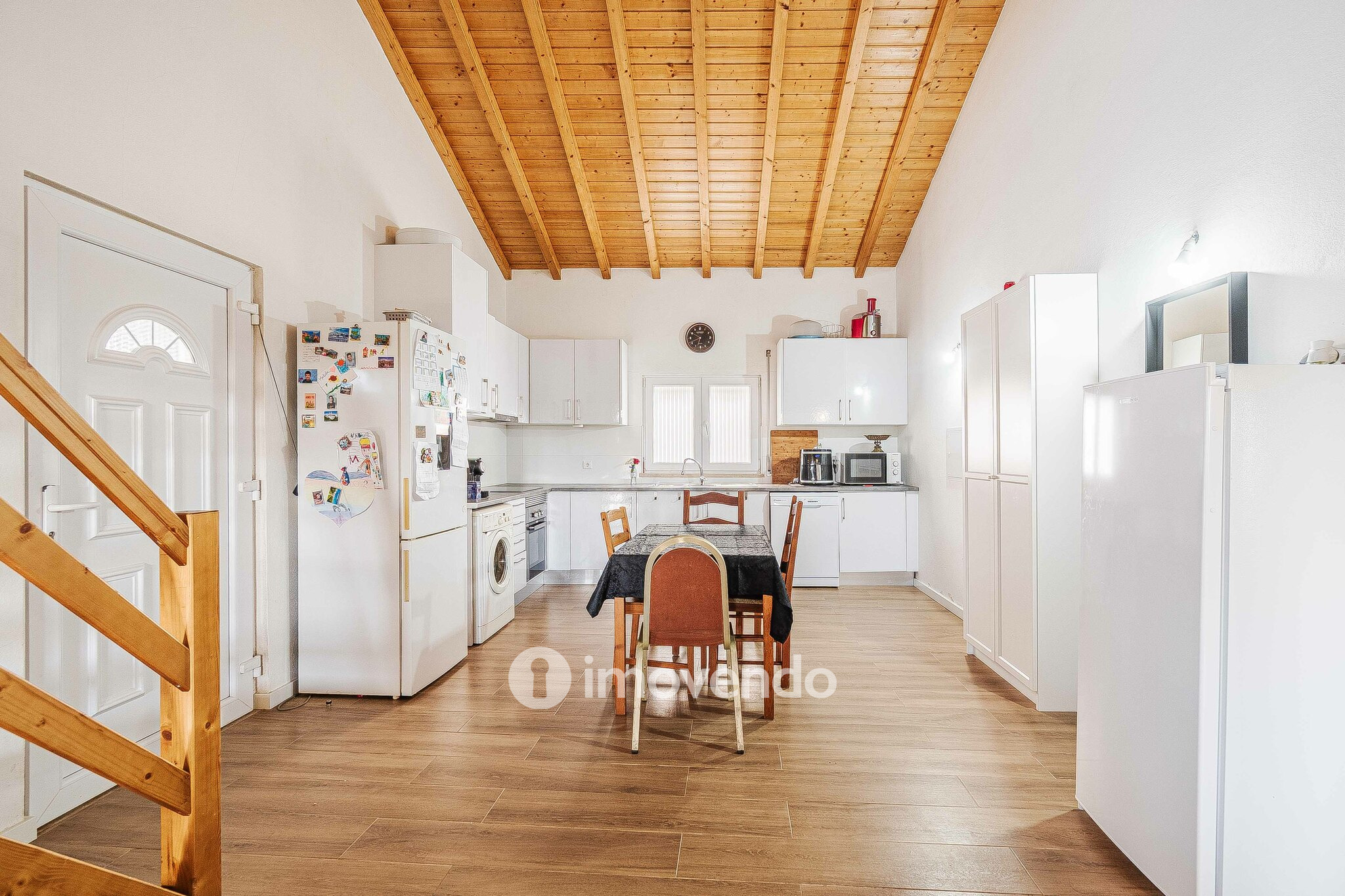 Moradia T2 remodelada, com terreno e rodeada de natureza, no Peral