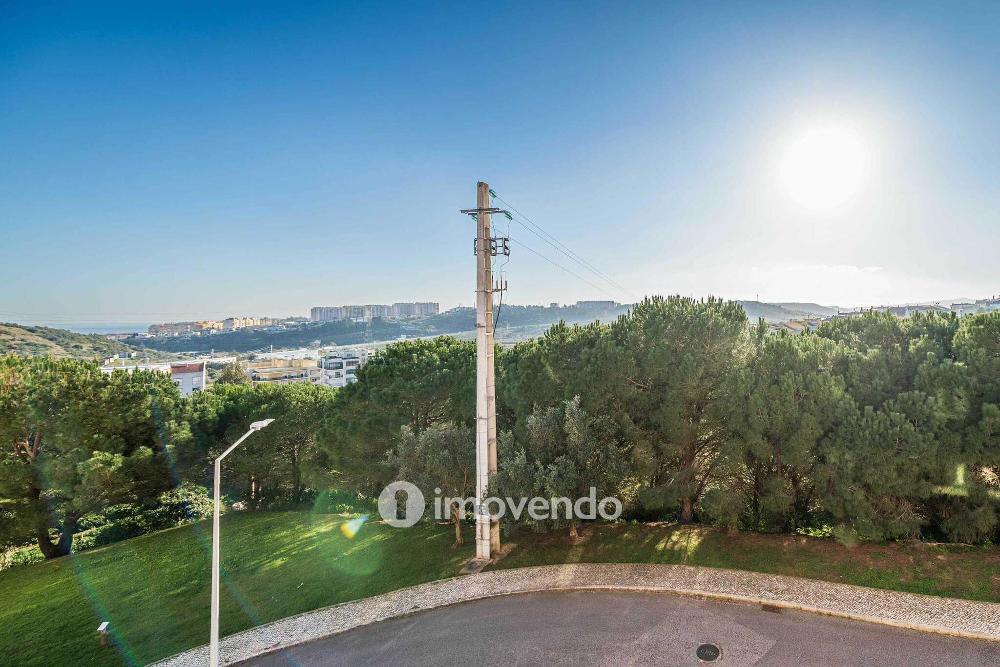Apartamento T2, com luz natural e arrecadação, em Vialonga