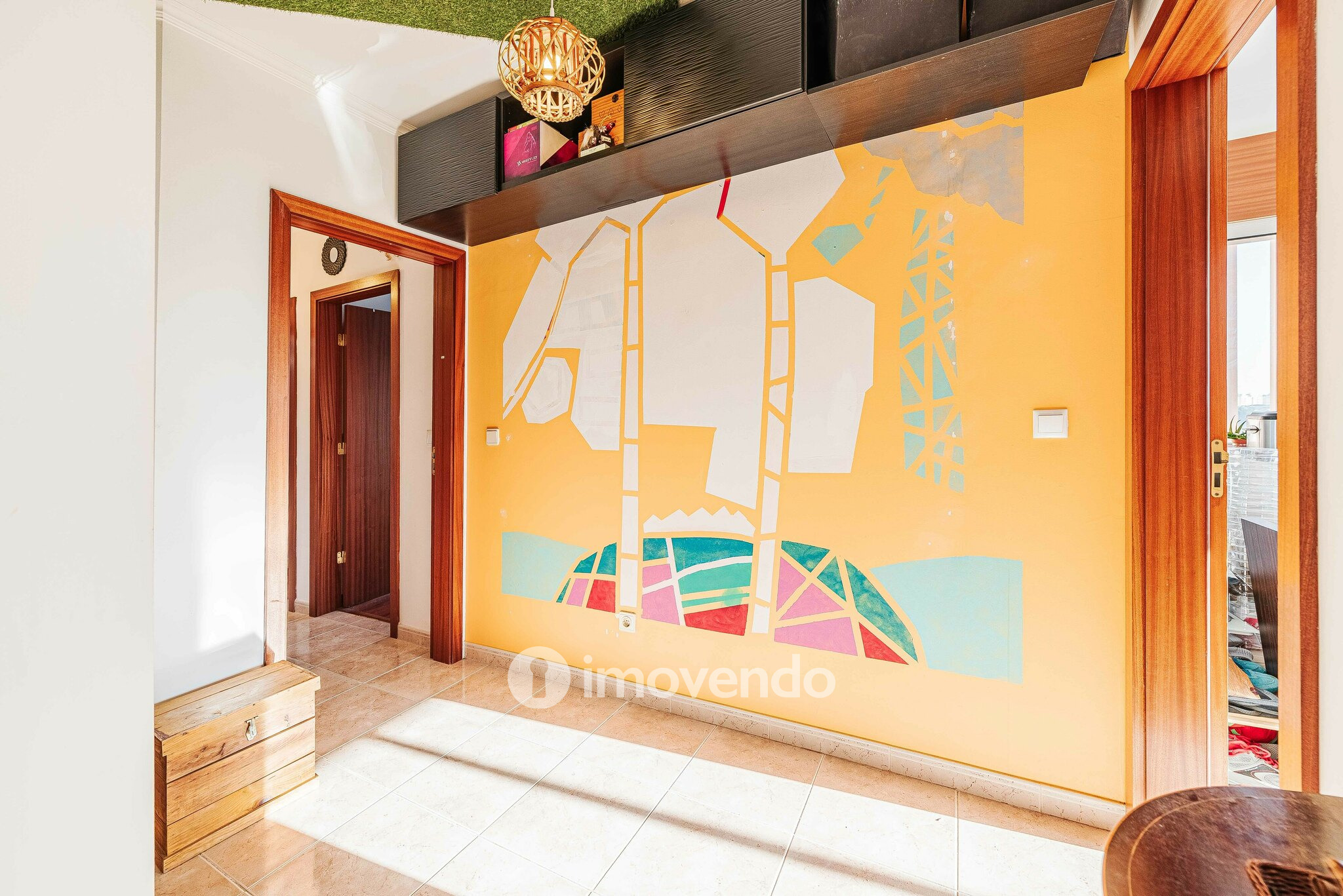 Apartamento T2, com luz natural e arrecadação, em Vialonga
