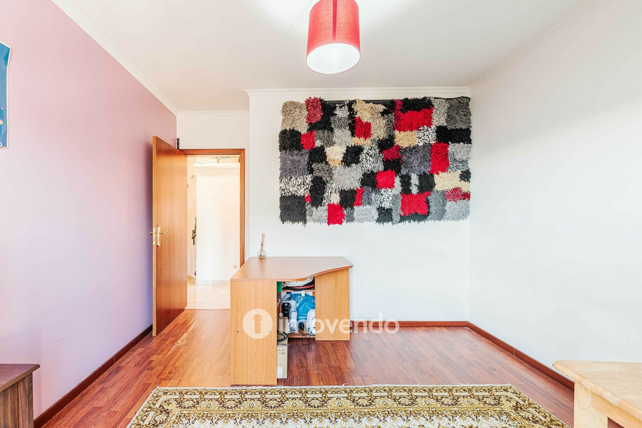 Apartamento T2, com luz natural e arrecadação, em Vialonga