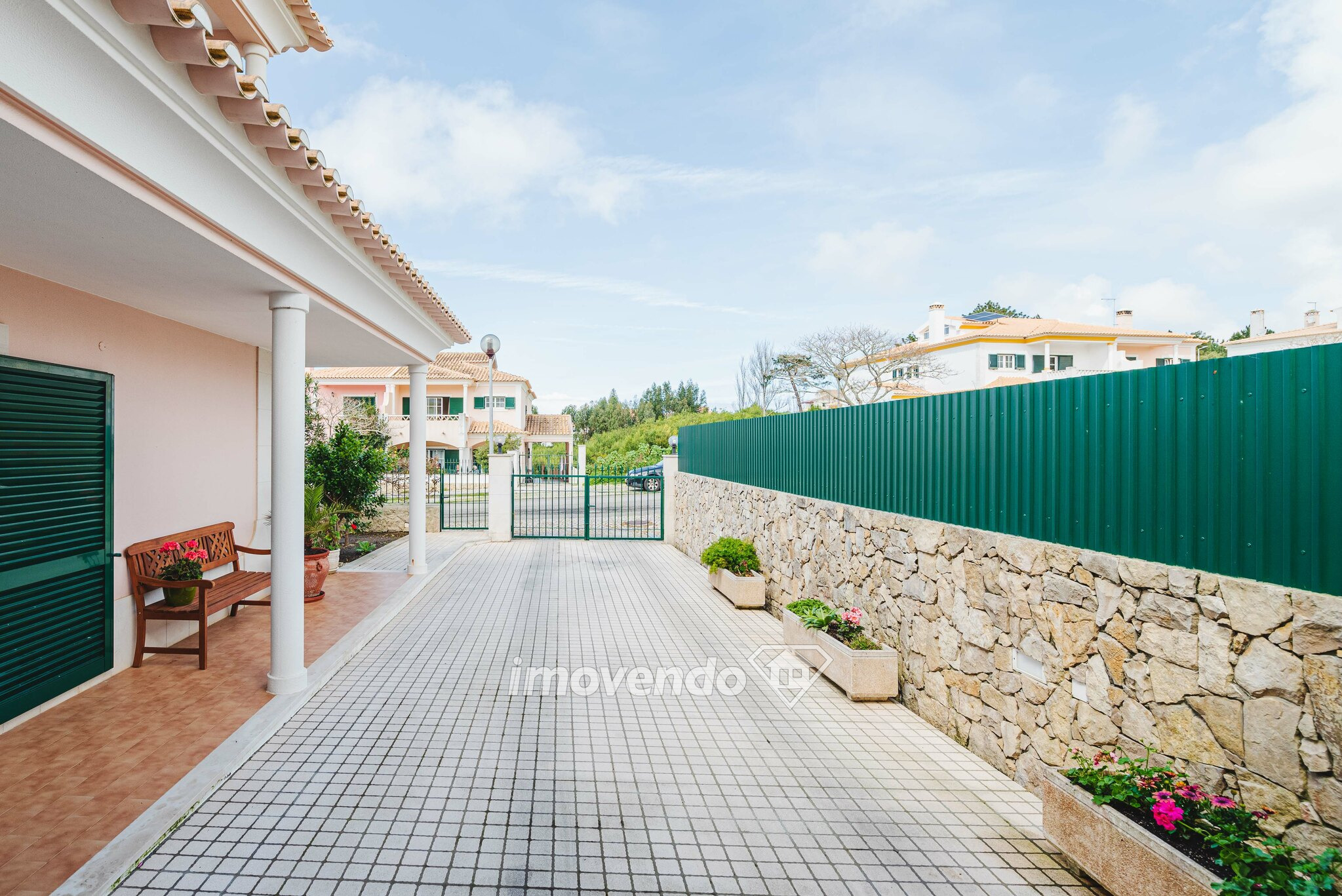 Moradia T4 com acabamentos de qualidade superior e jardim, na Ericeira