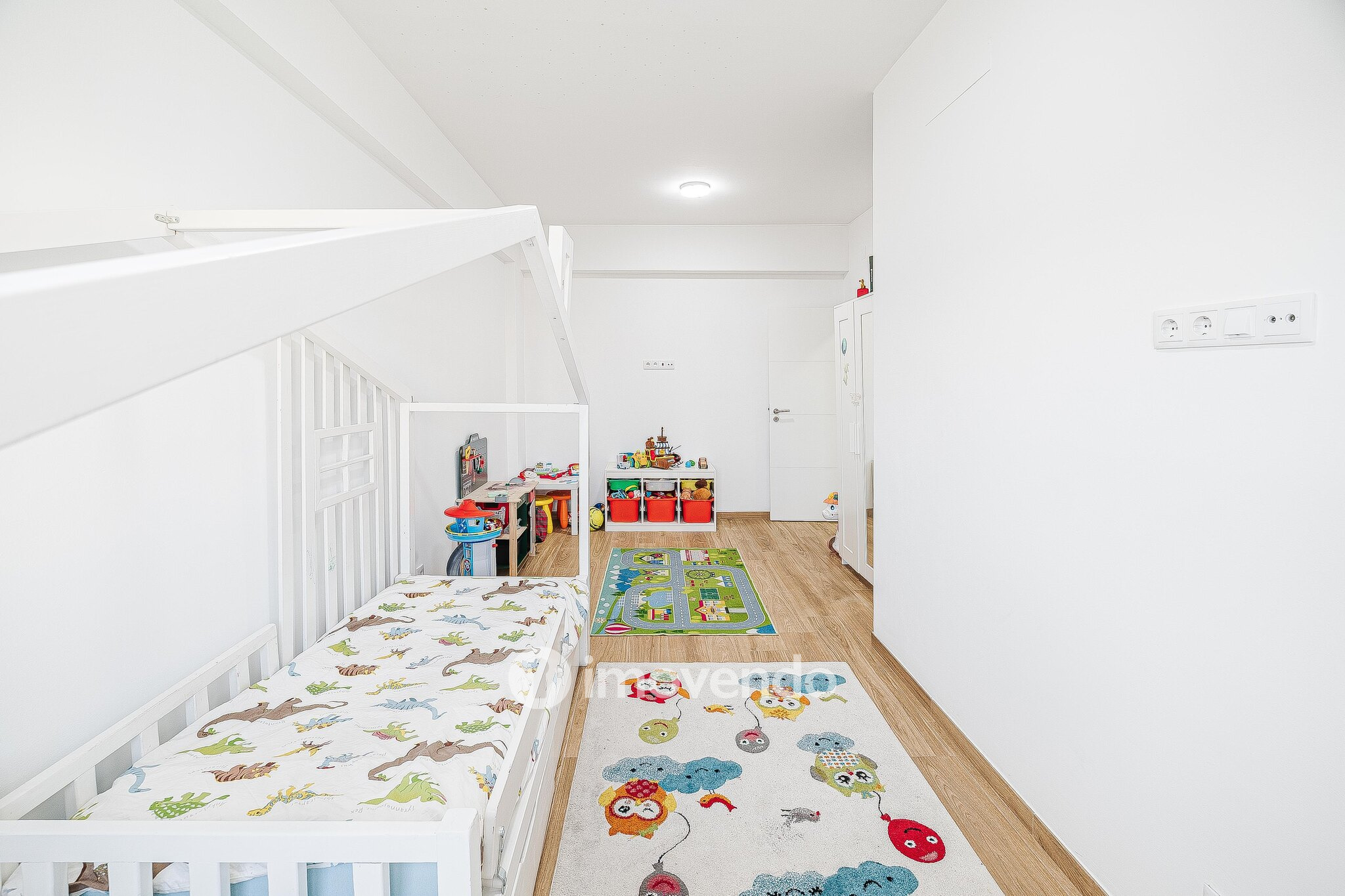 Apartamento T2 remodelado, com cozinha equipada, em Benfica