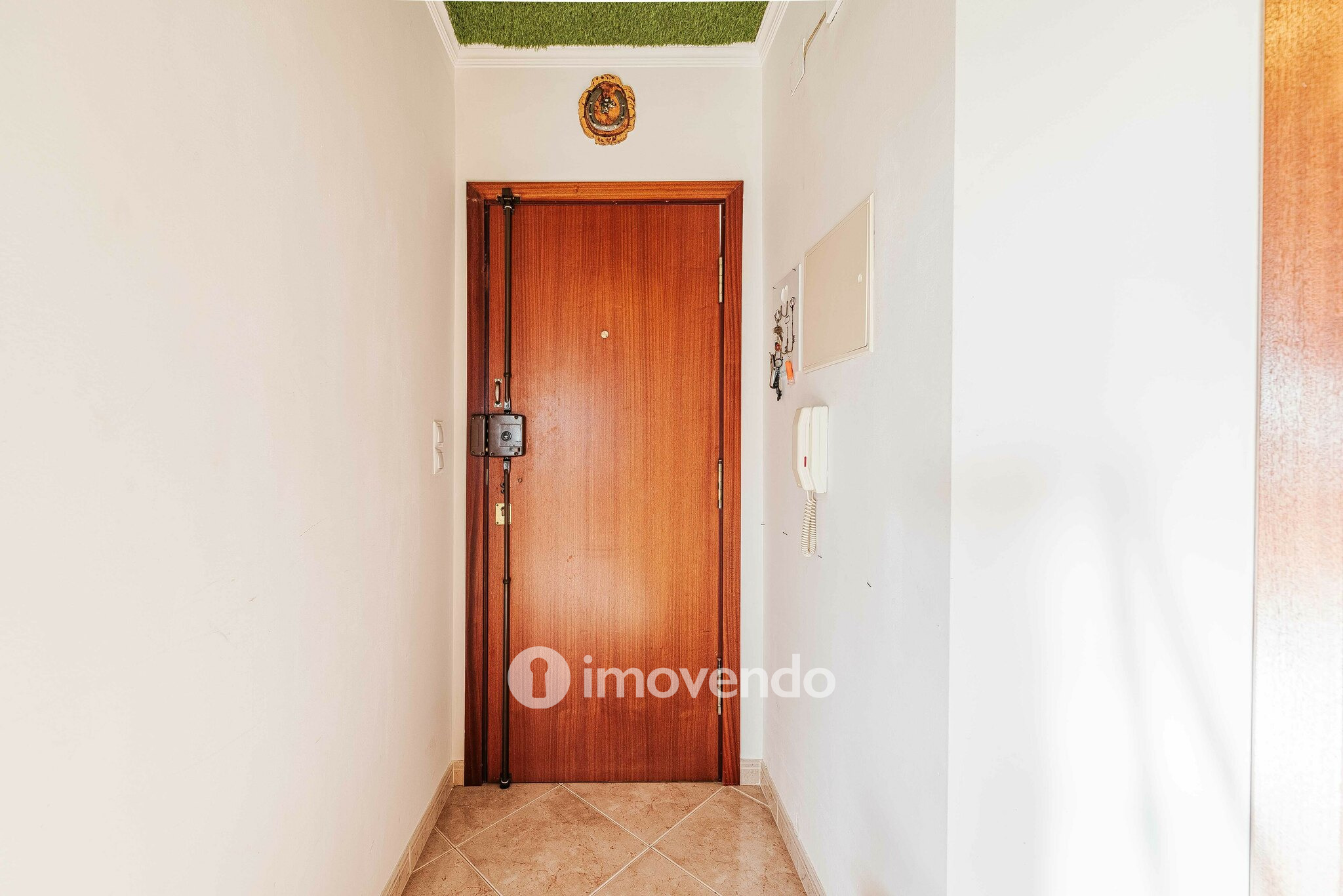 Apartamento T2, com luz natural e arrecadação, em Vialonga