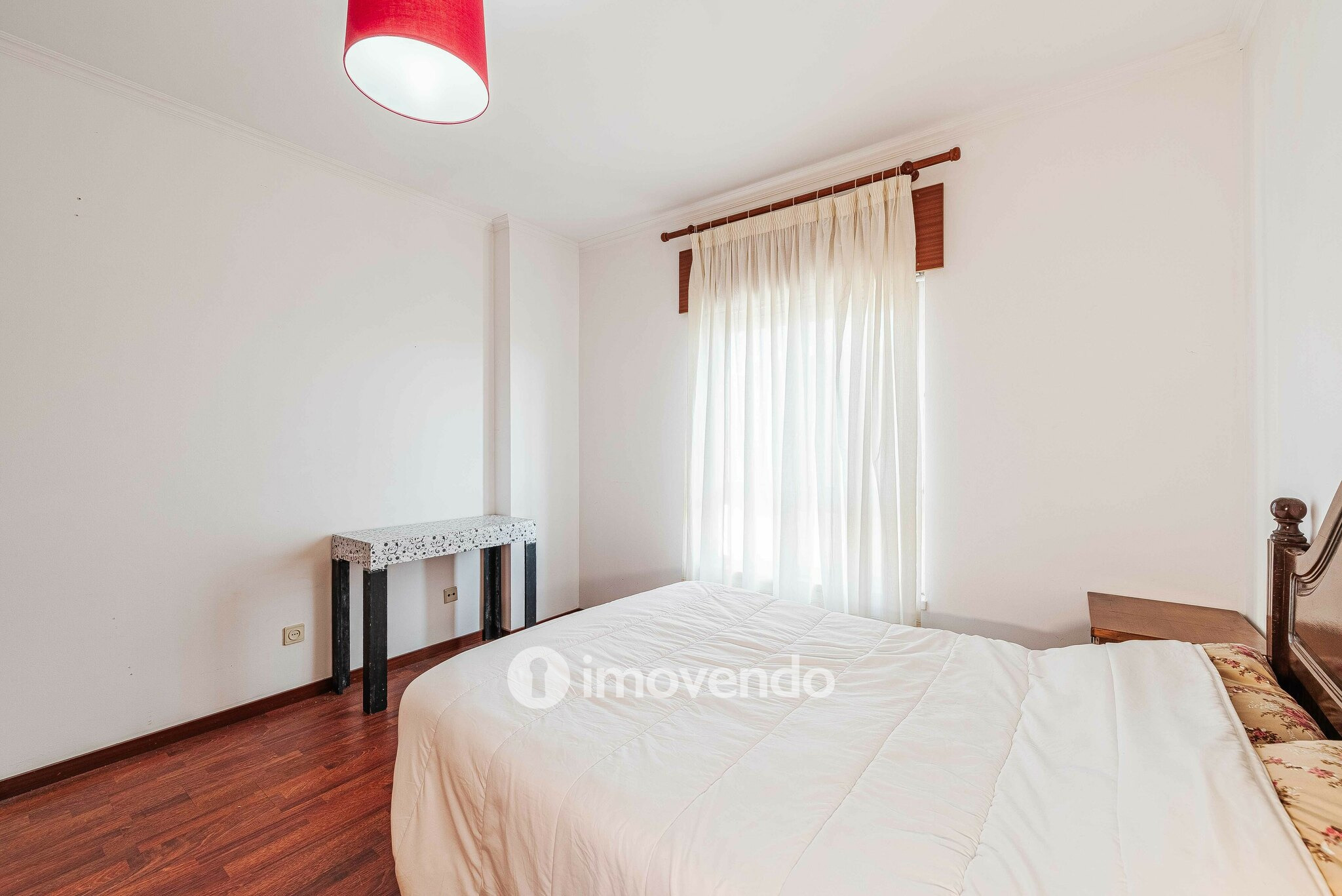Apartamento T2, com luz natural e arrecadação, em Vialonga