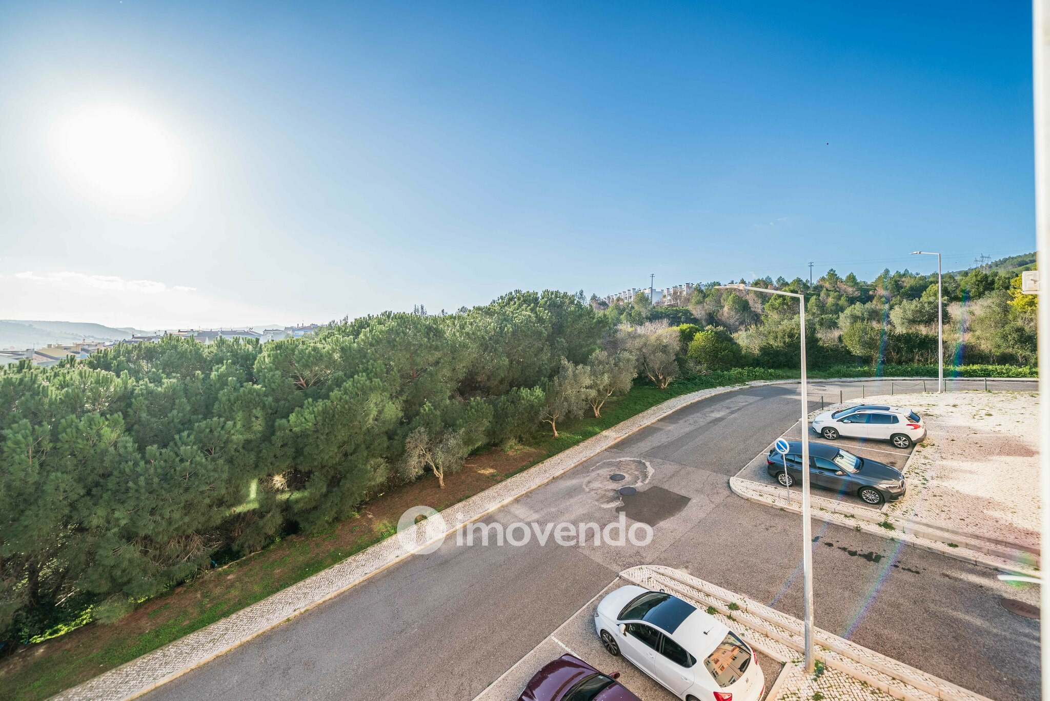 Apartamento T2, com luz natural e arrecadação, em Vialonga