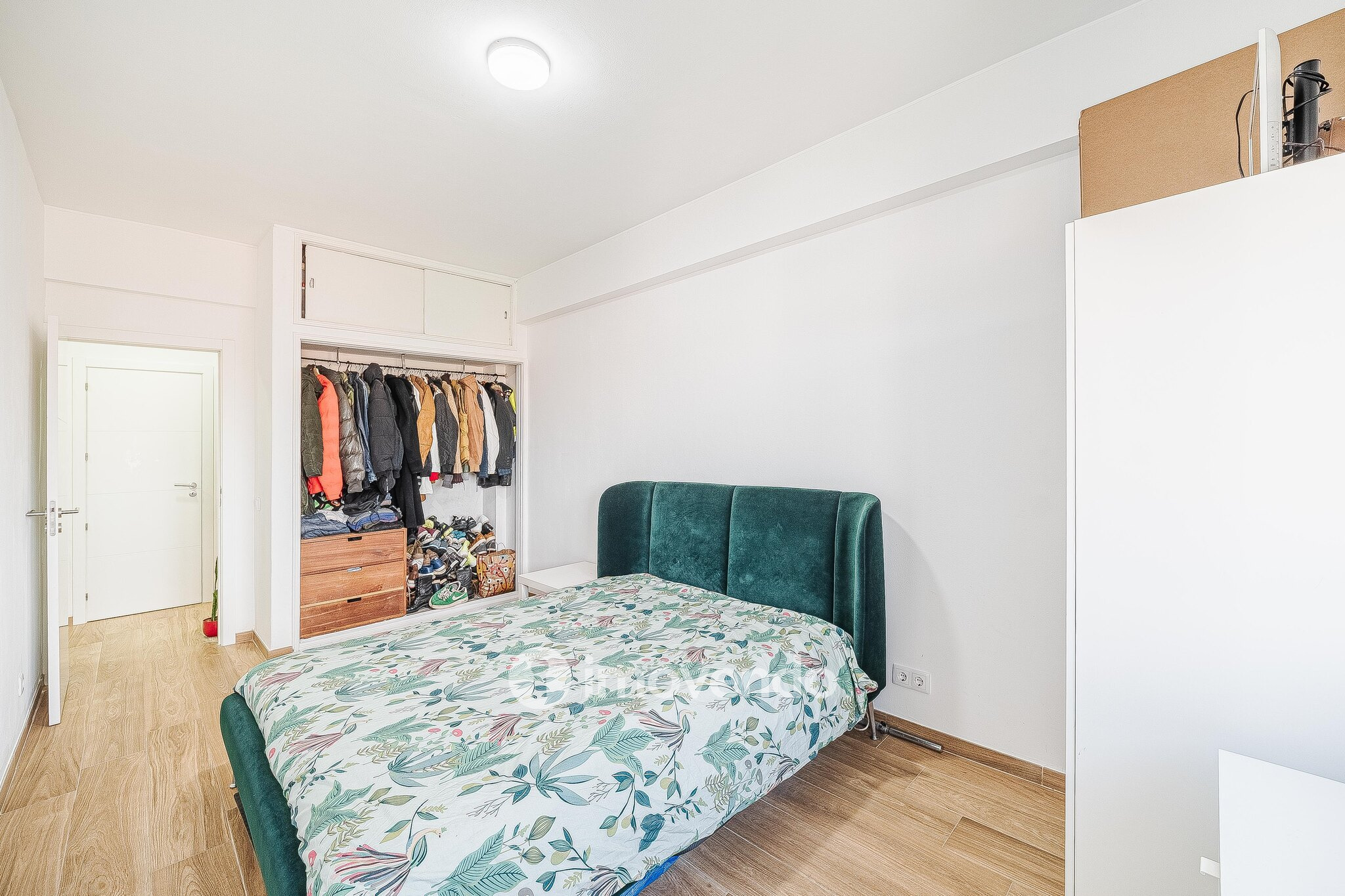 Apartamento T2 remodelado, com cozinha equipada, em Benfica