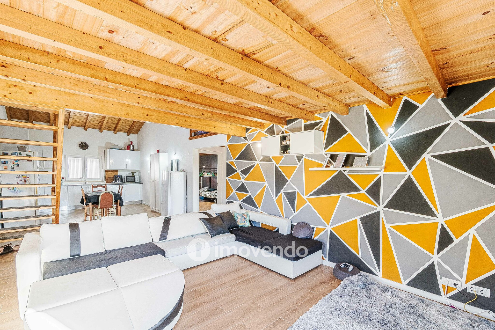 Moradia T2 remodelada, com terreno e rodeada de natureza, no Peral