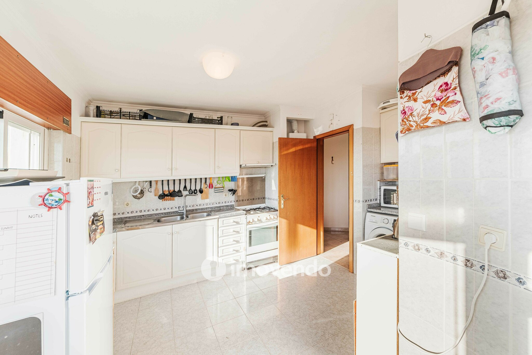 Apartamento T2, com luz natural e arrecadação, em Vialonga