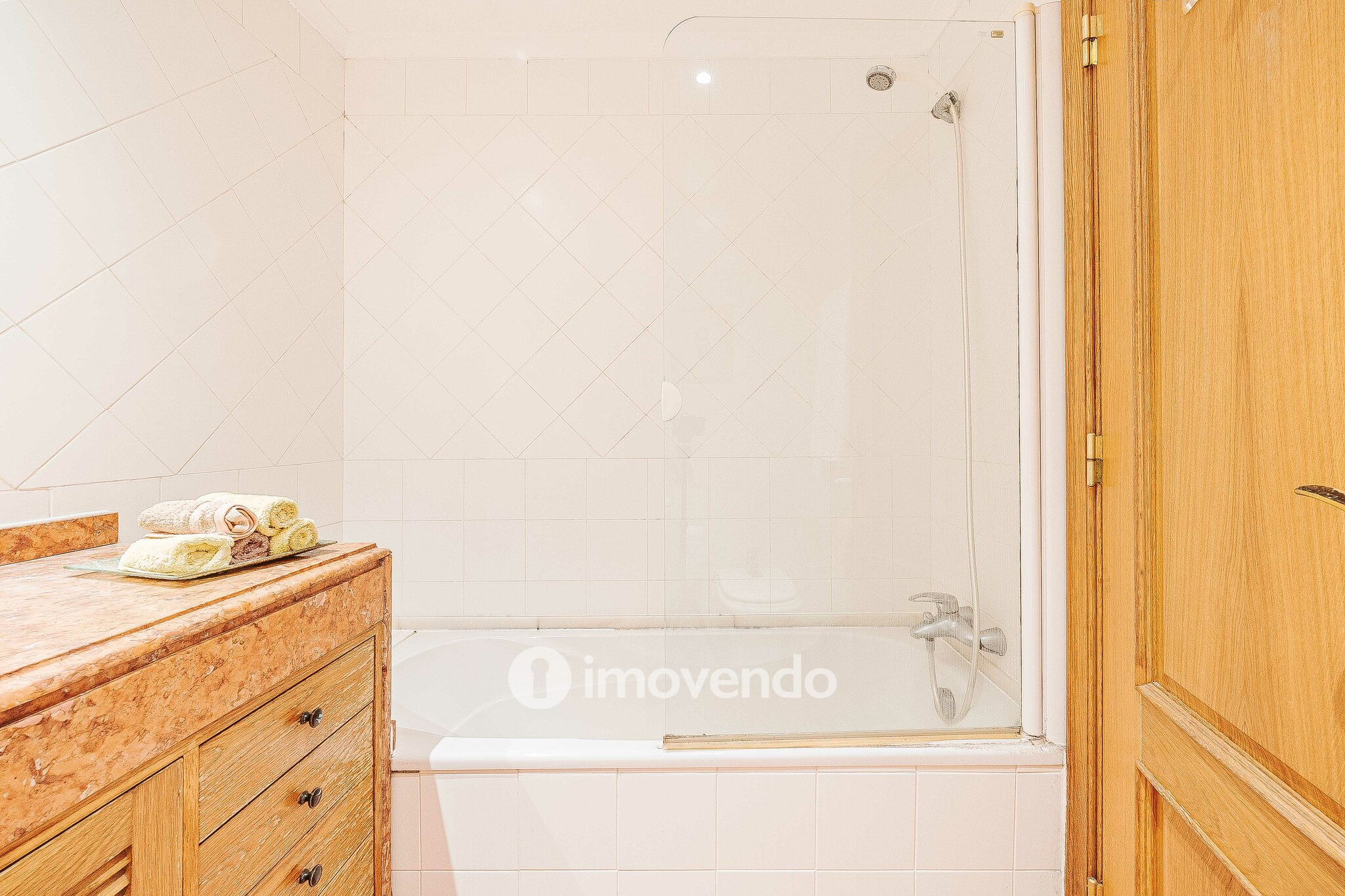 Apartamento T4 exclusivo, com estacionamento e terraço, em Belém
