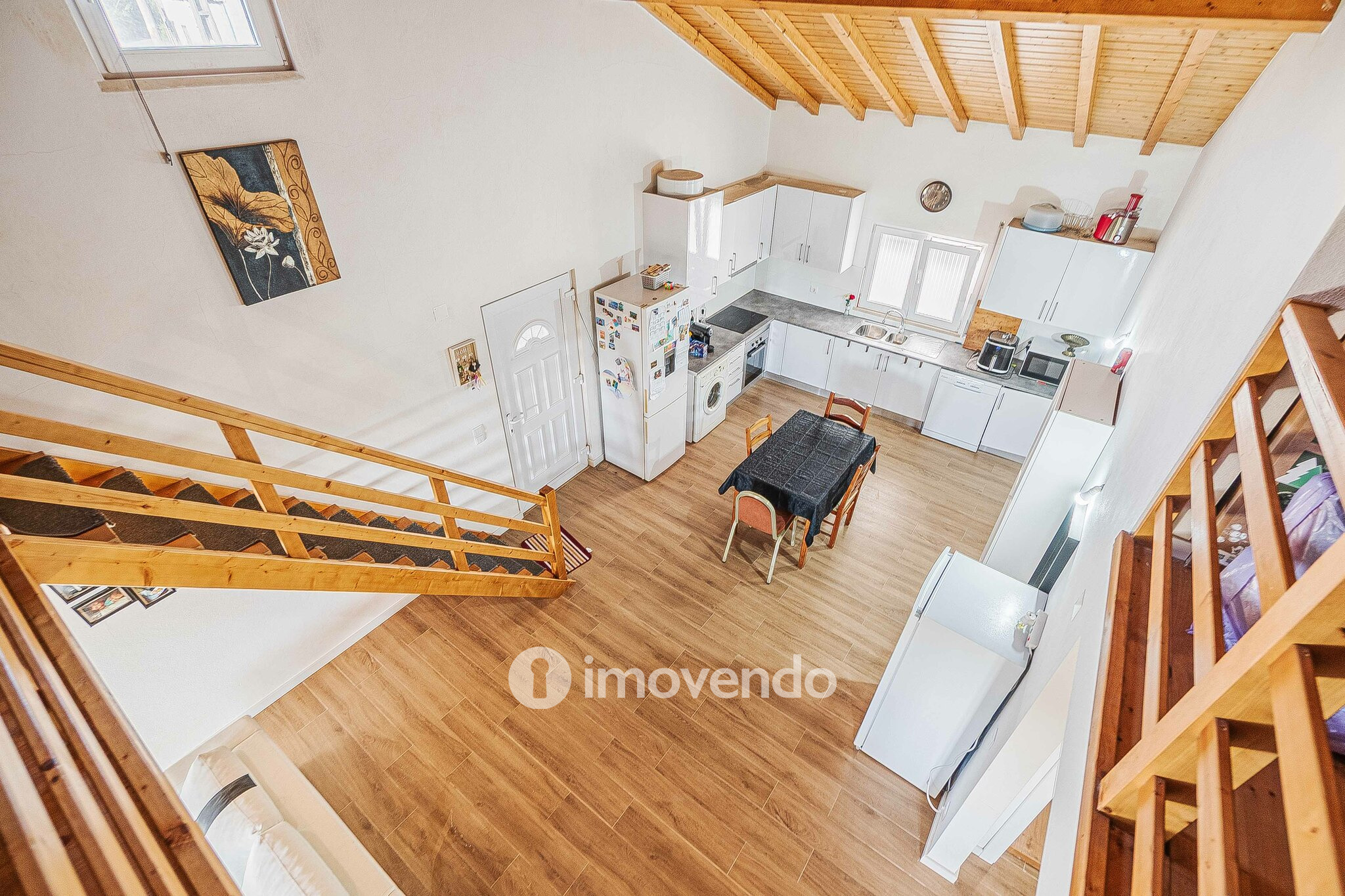 Moradia T2 remodelada, com terreno e rodeada de natureza, no Peral