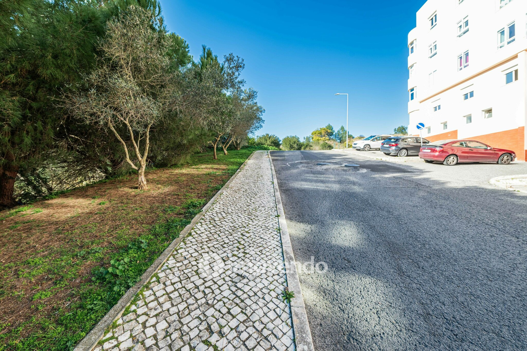Apartamento T2, com luz natural e arrecadação, em Vialonga