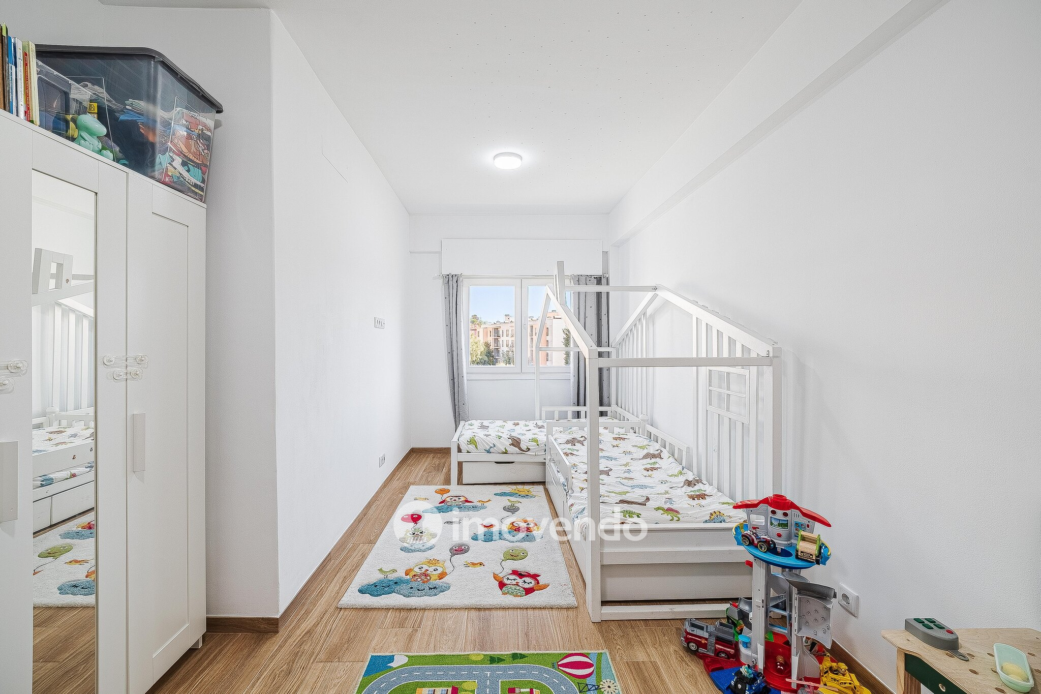 Apartamento T2 remodelado, com cozinha equipada, em Benfica