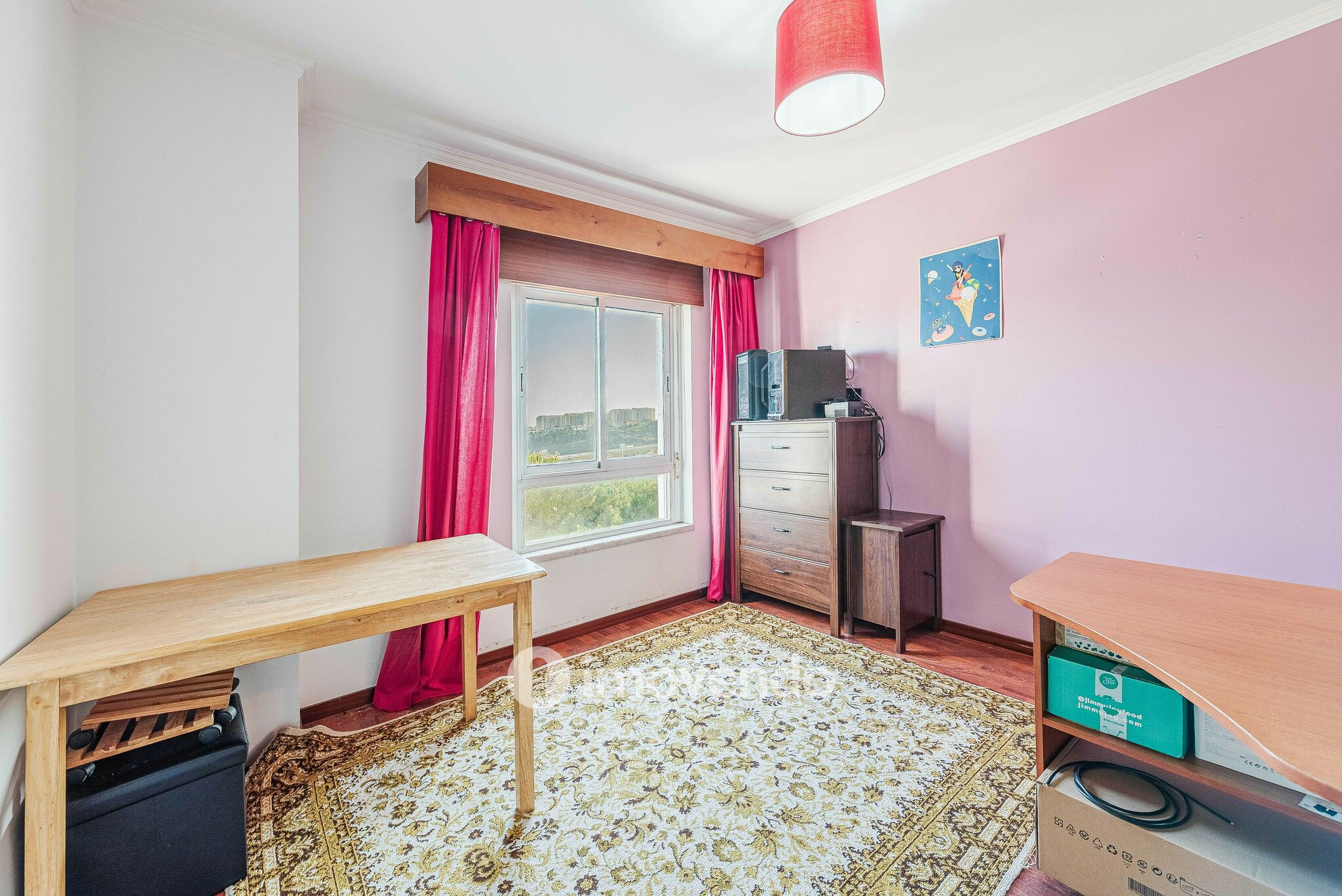 Apartamento T2, com luz natural e arrecadação, em Vialonga