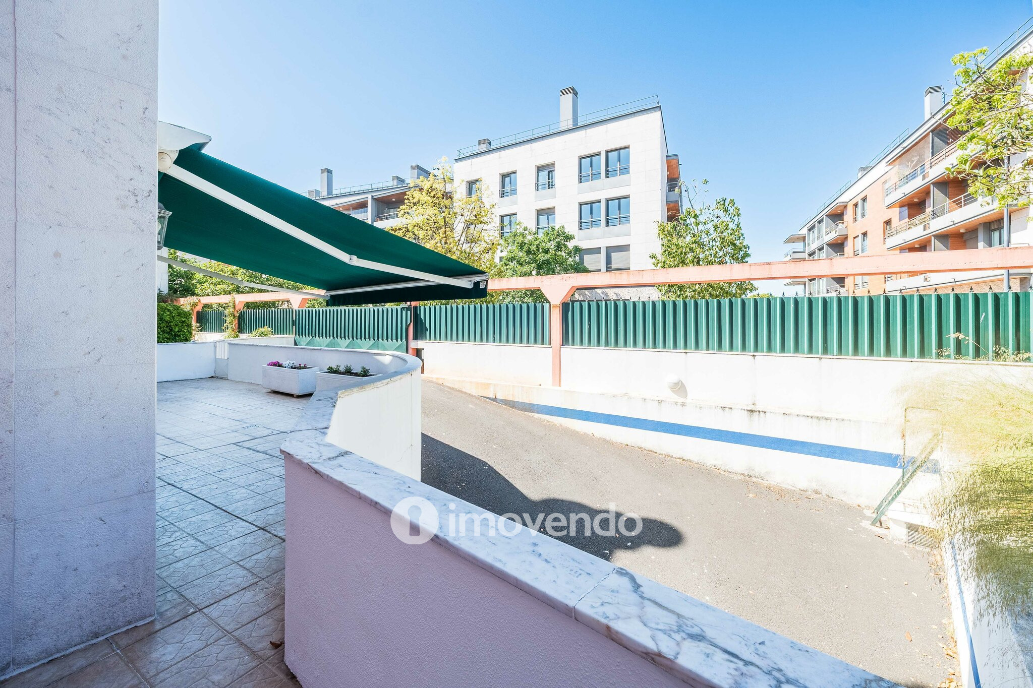 Apartamento T4 exclusivo, com estacionamento e terraço, em Belém
