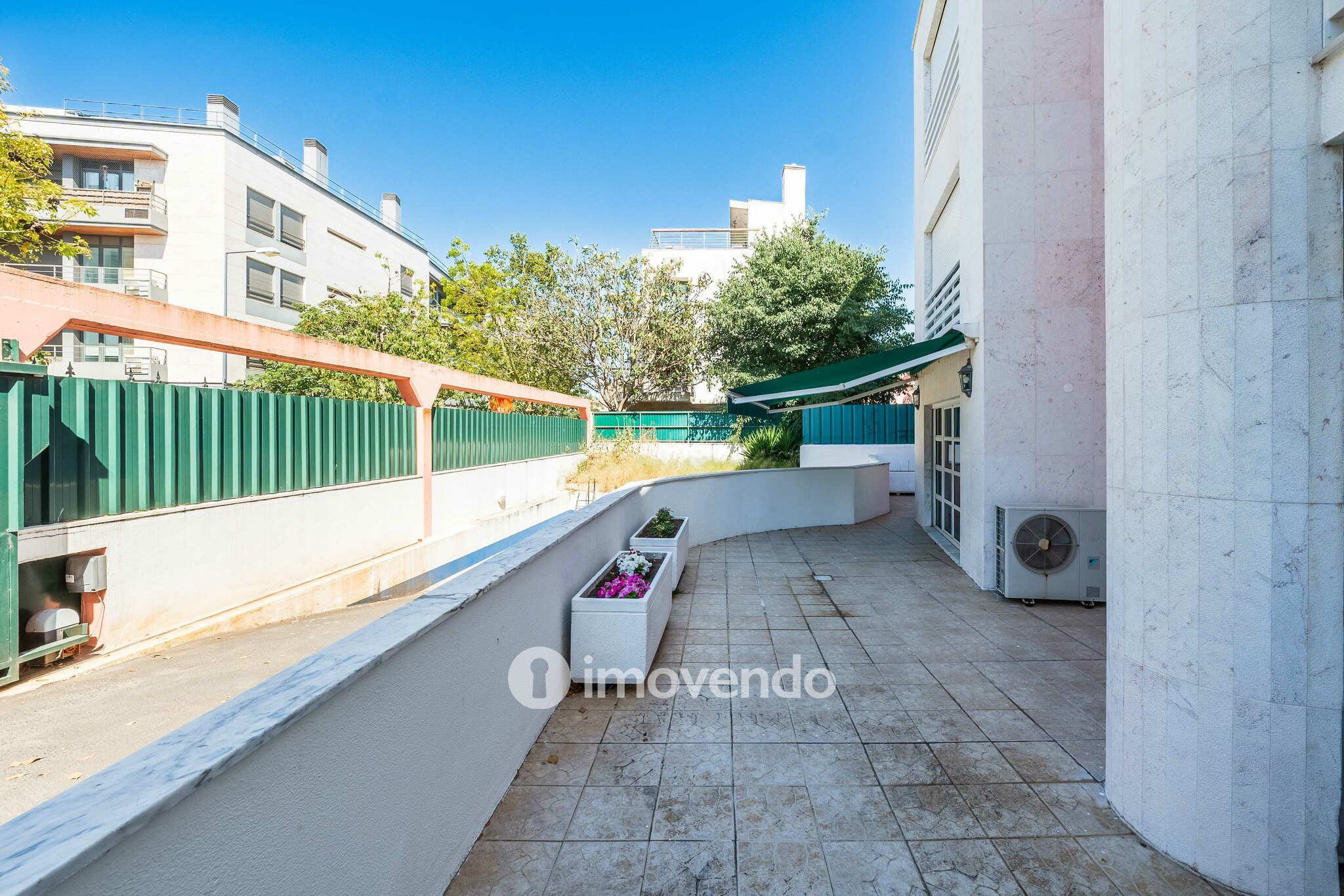 Apartamento T4 exclusivo, com estacionamento e terraço, em Belém