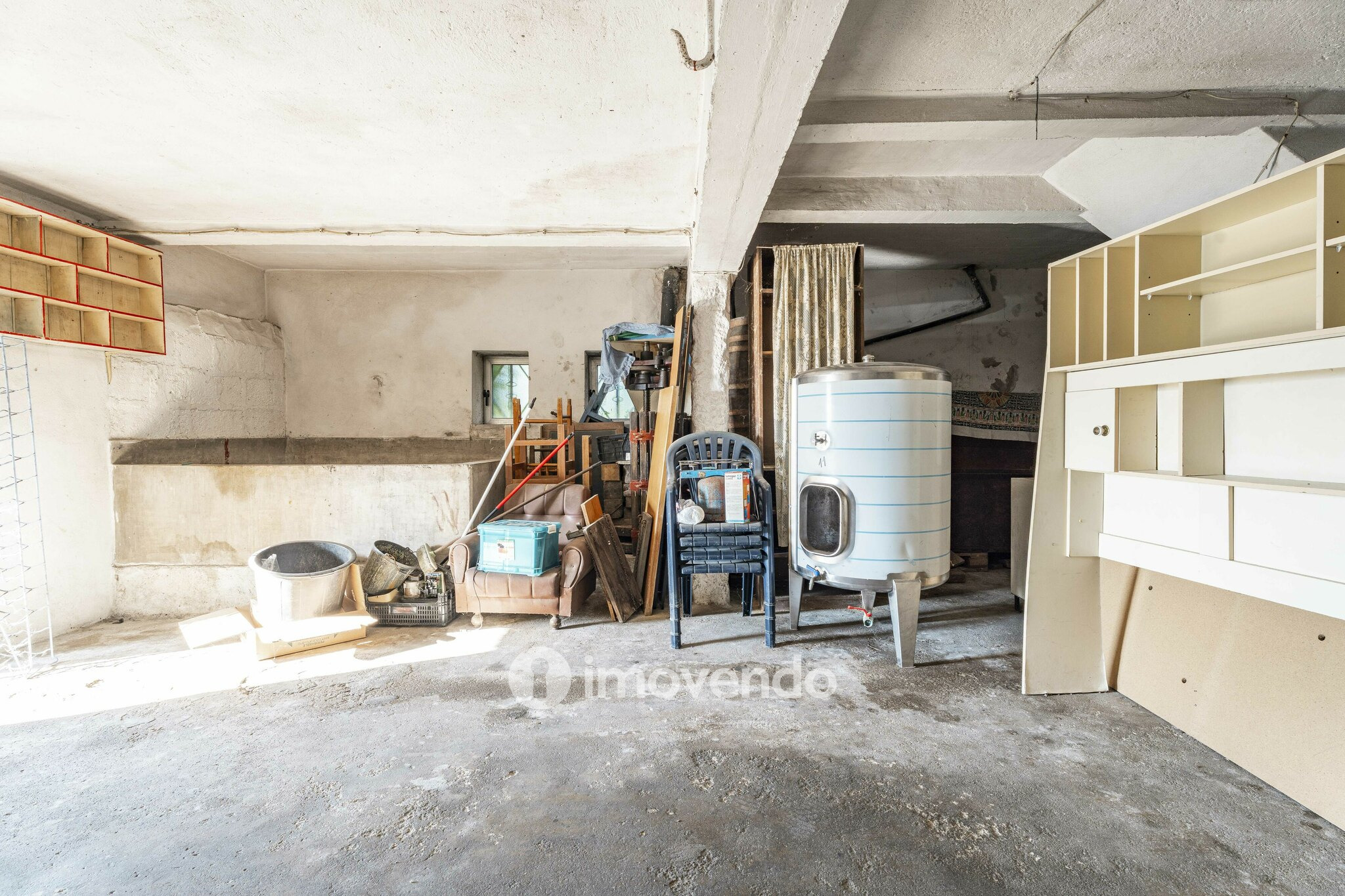 Moradia T4 para renovação, com terreno de 8000m², em Felgueiras