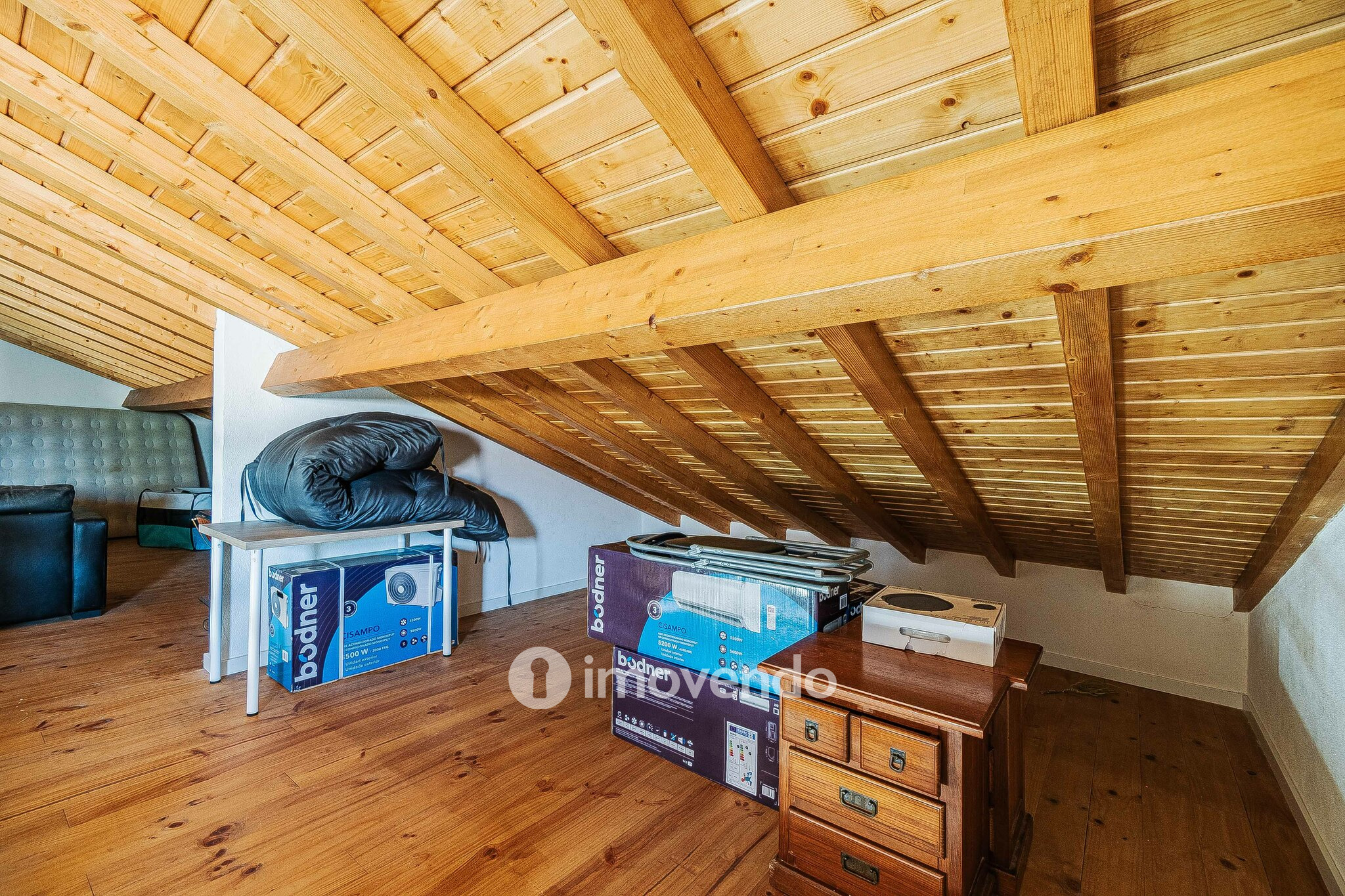 Moradia T2 remodelada, com terreno e rodeada de natureza, no Peral