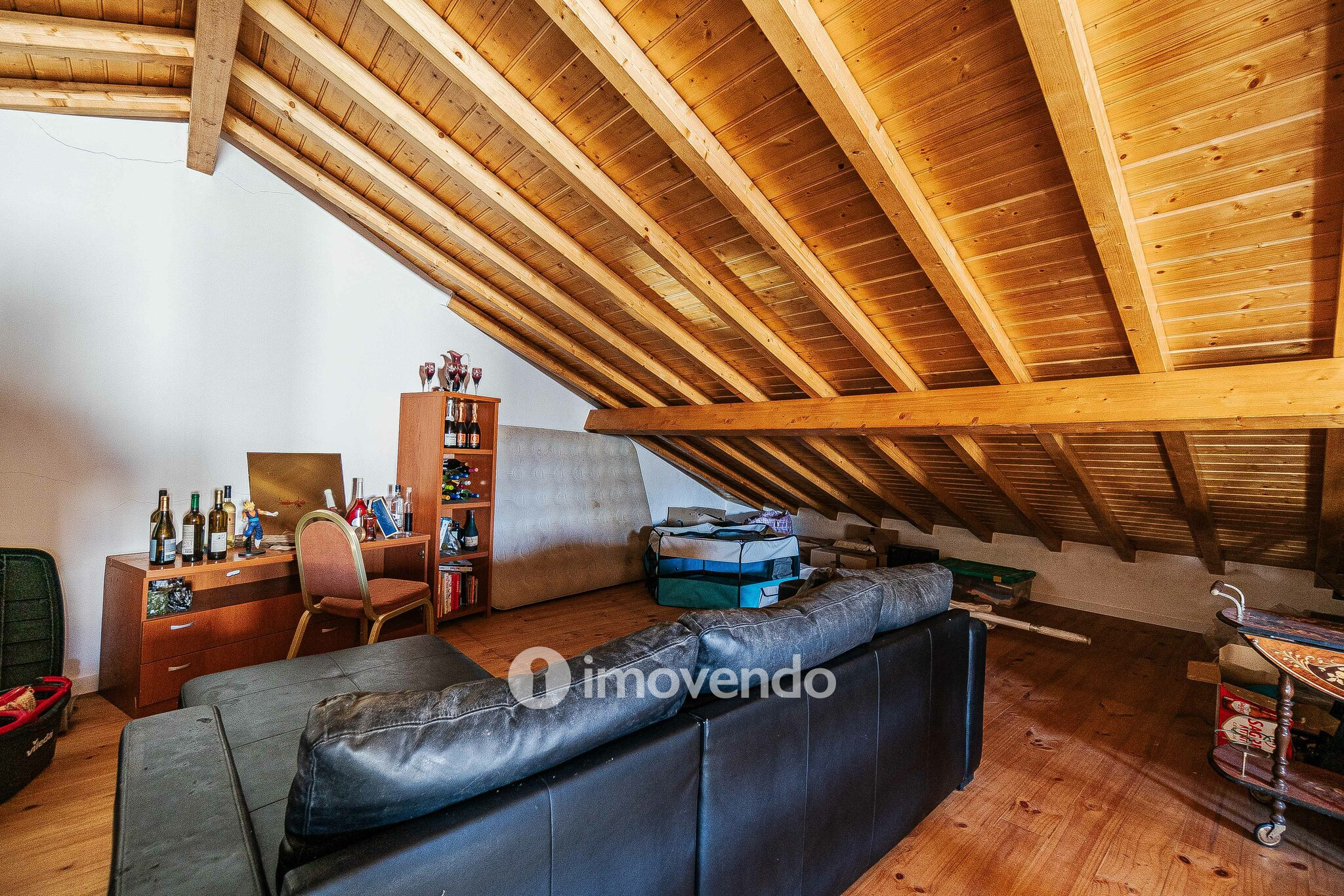 Moradia T2 remodelada, com terreno e rodeada de natureza, no Peral