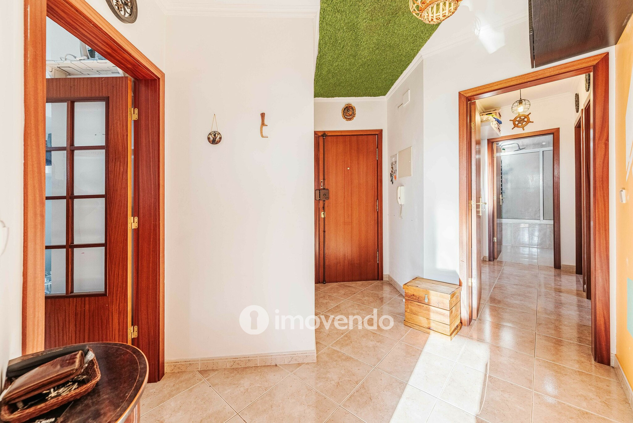 Apartamento T2, com luz natural e arrecadação, em Vialonga