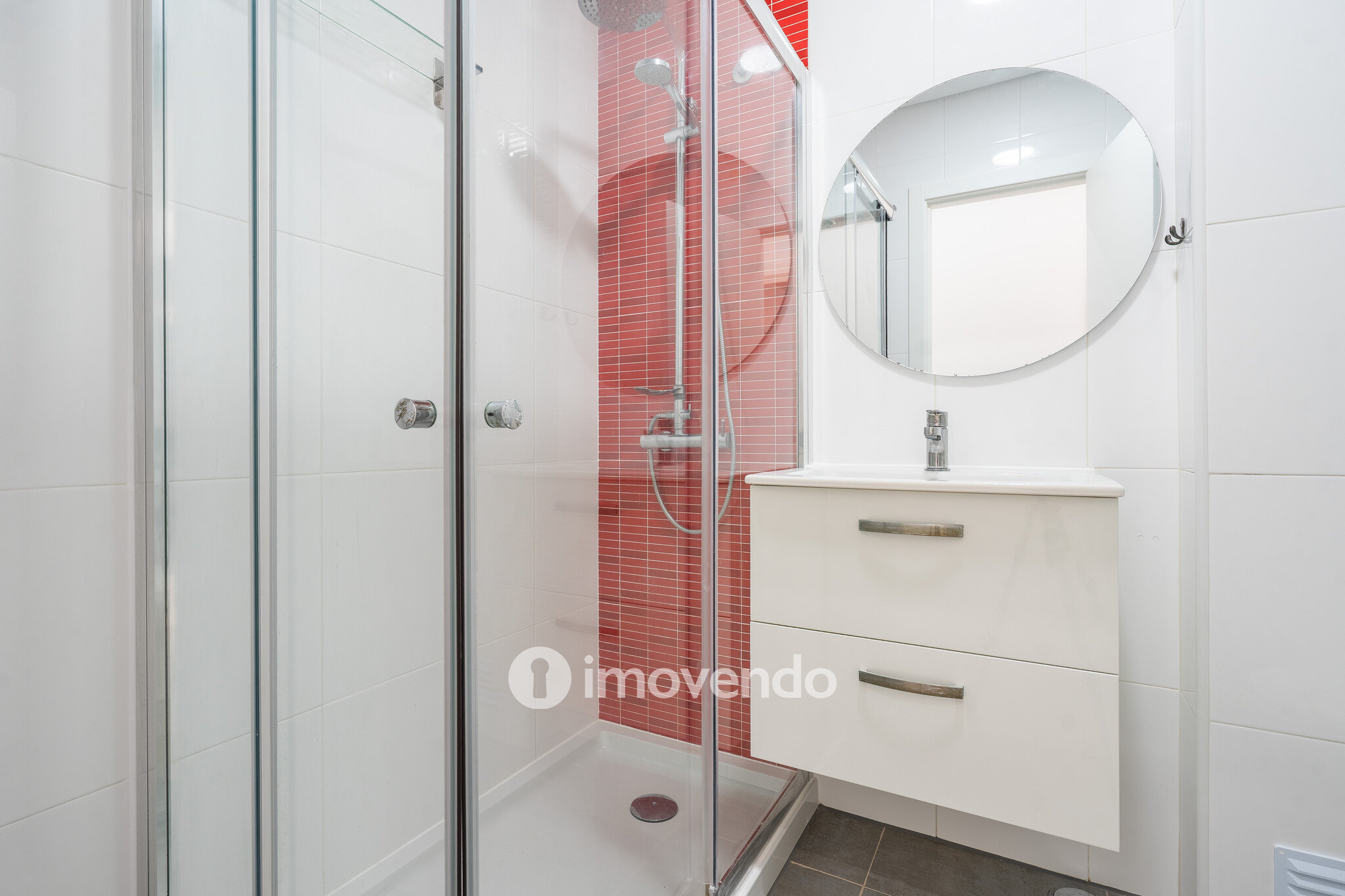 Apartamento T3 remodelado, com cozinha equipada, na Serra das Minas