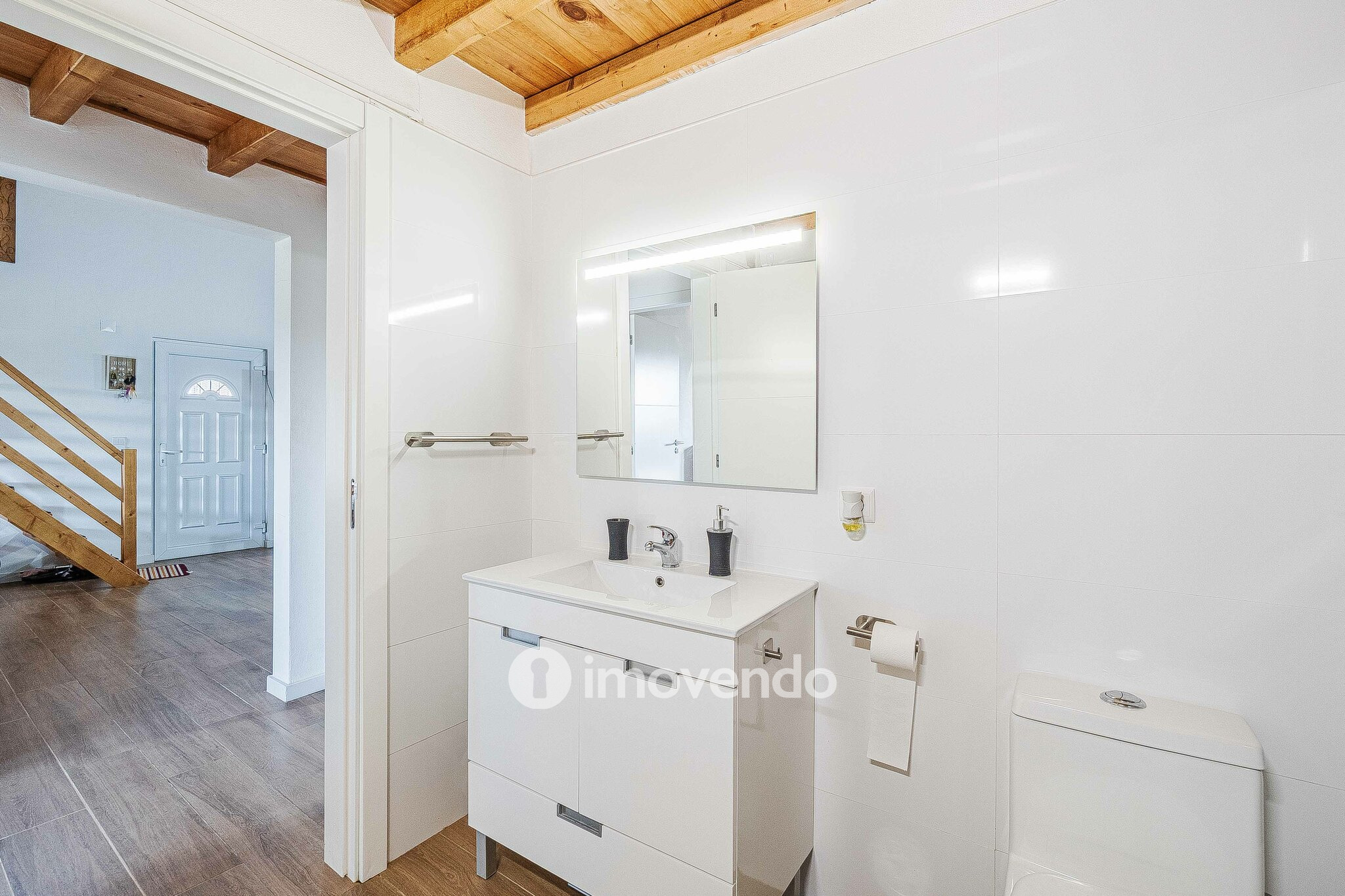Moradia T2 remodelada, com terreno e rodeada de natureza, no Peral